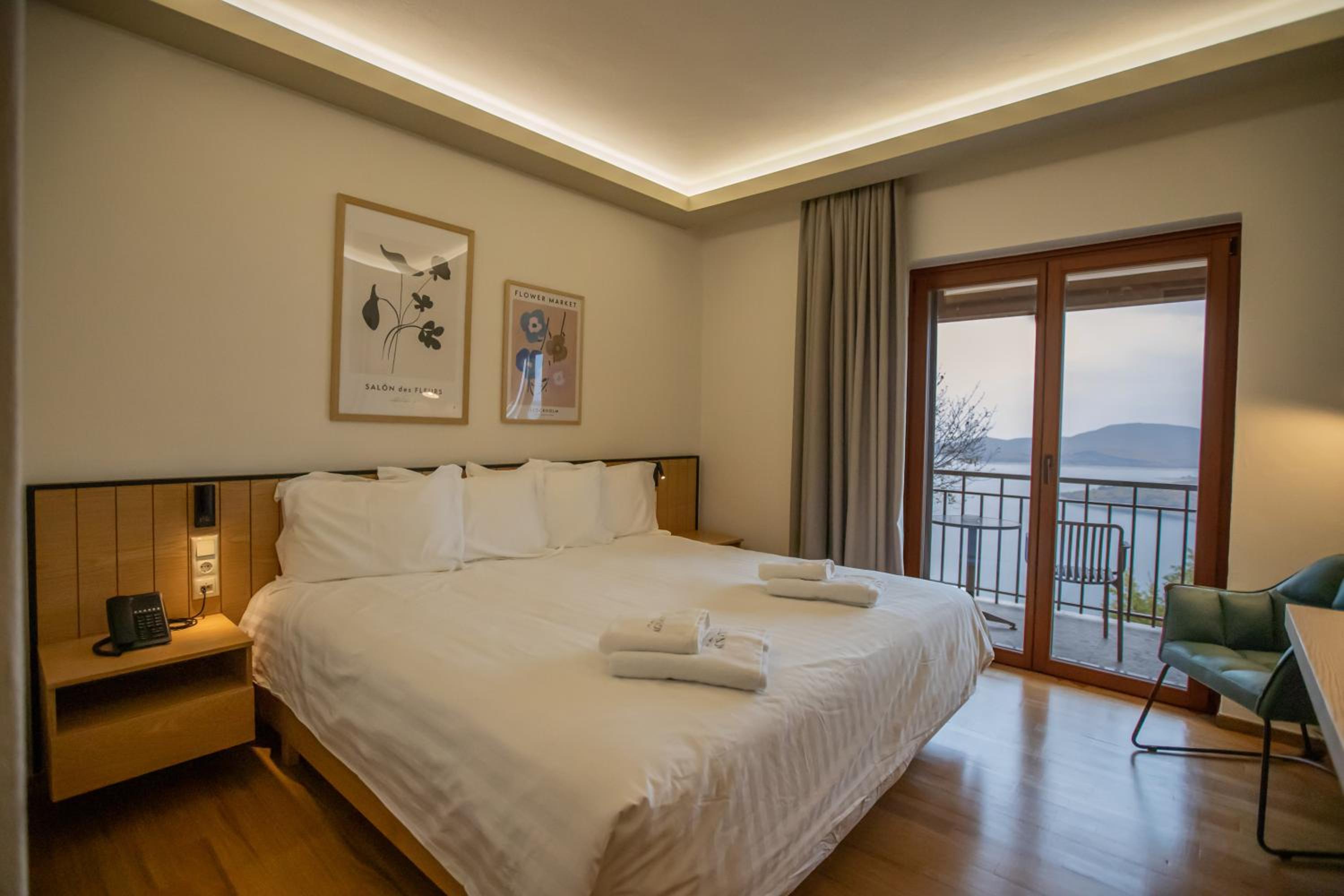 Double Room with Lake View photo 3