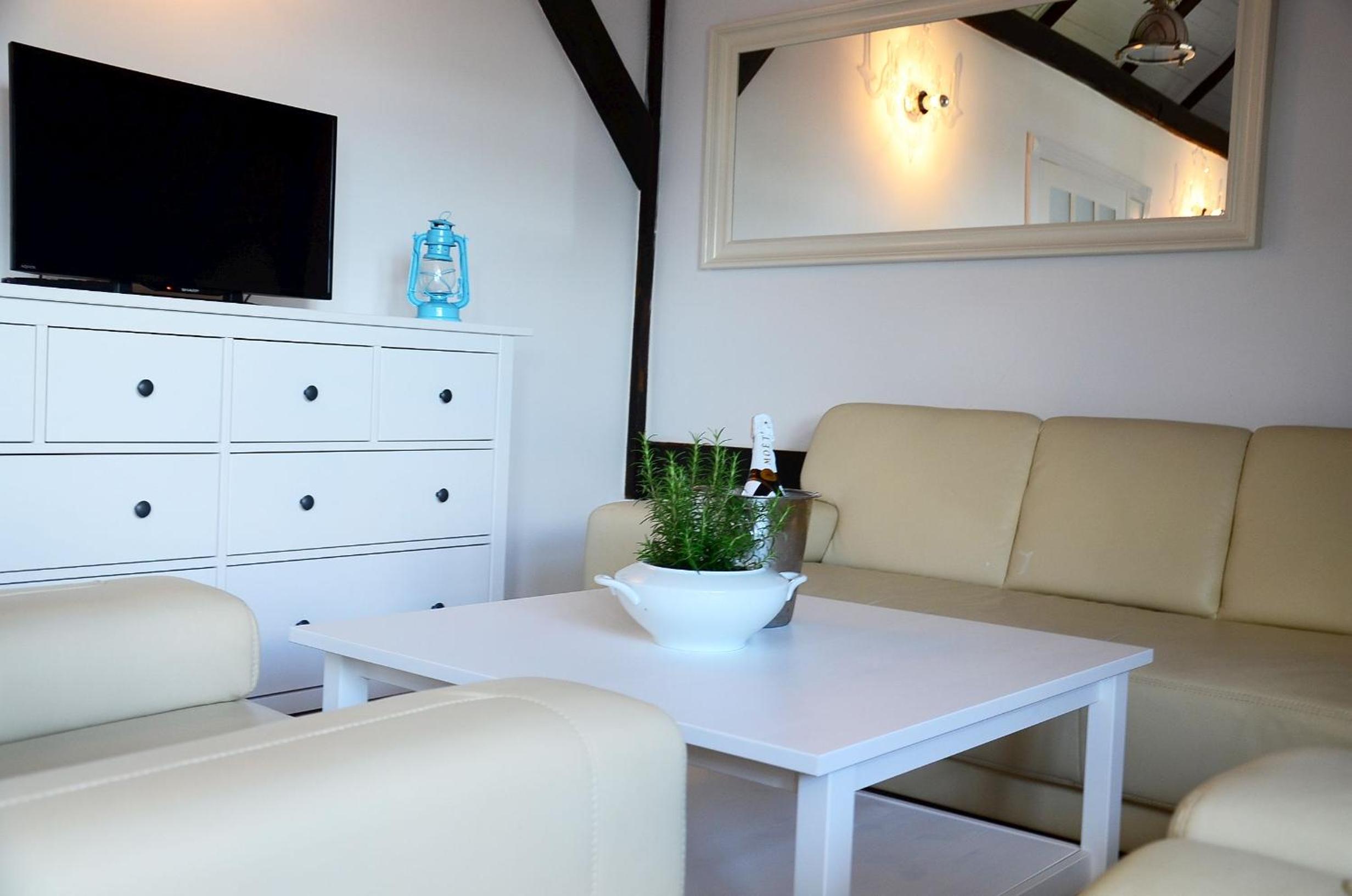 Apartment with Lake View - Photo 17