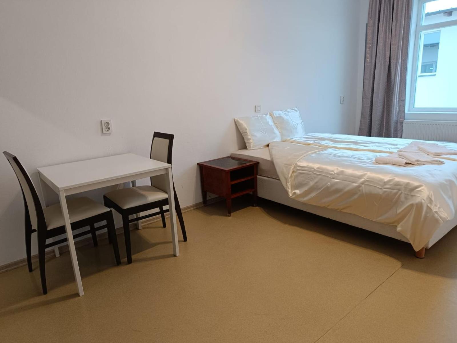 Double Room With Private Bathroom photo 2