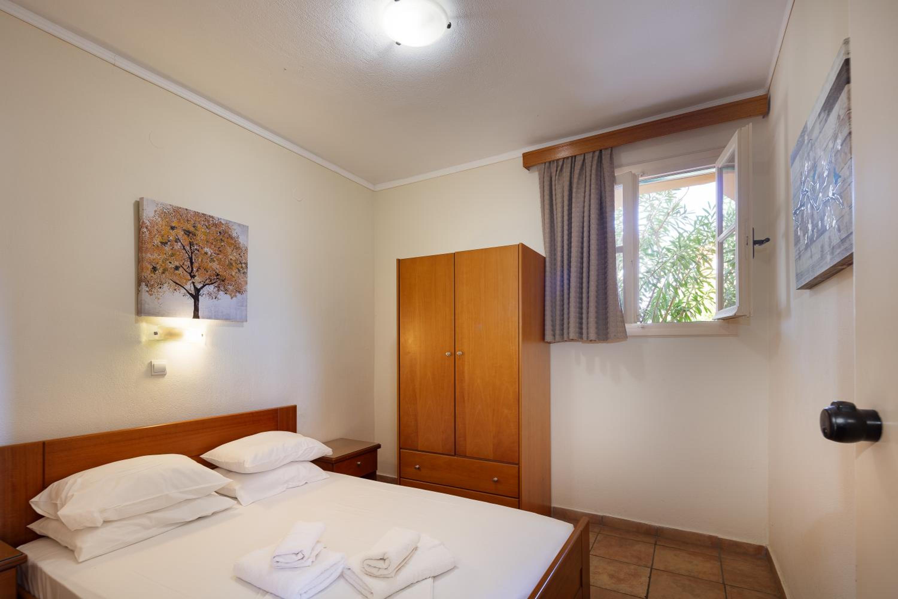 One-Bedroom Apartment with Garden View