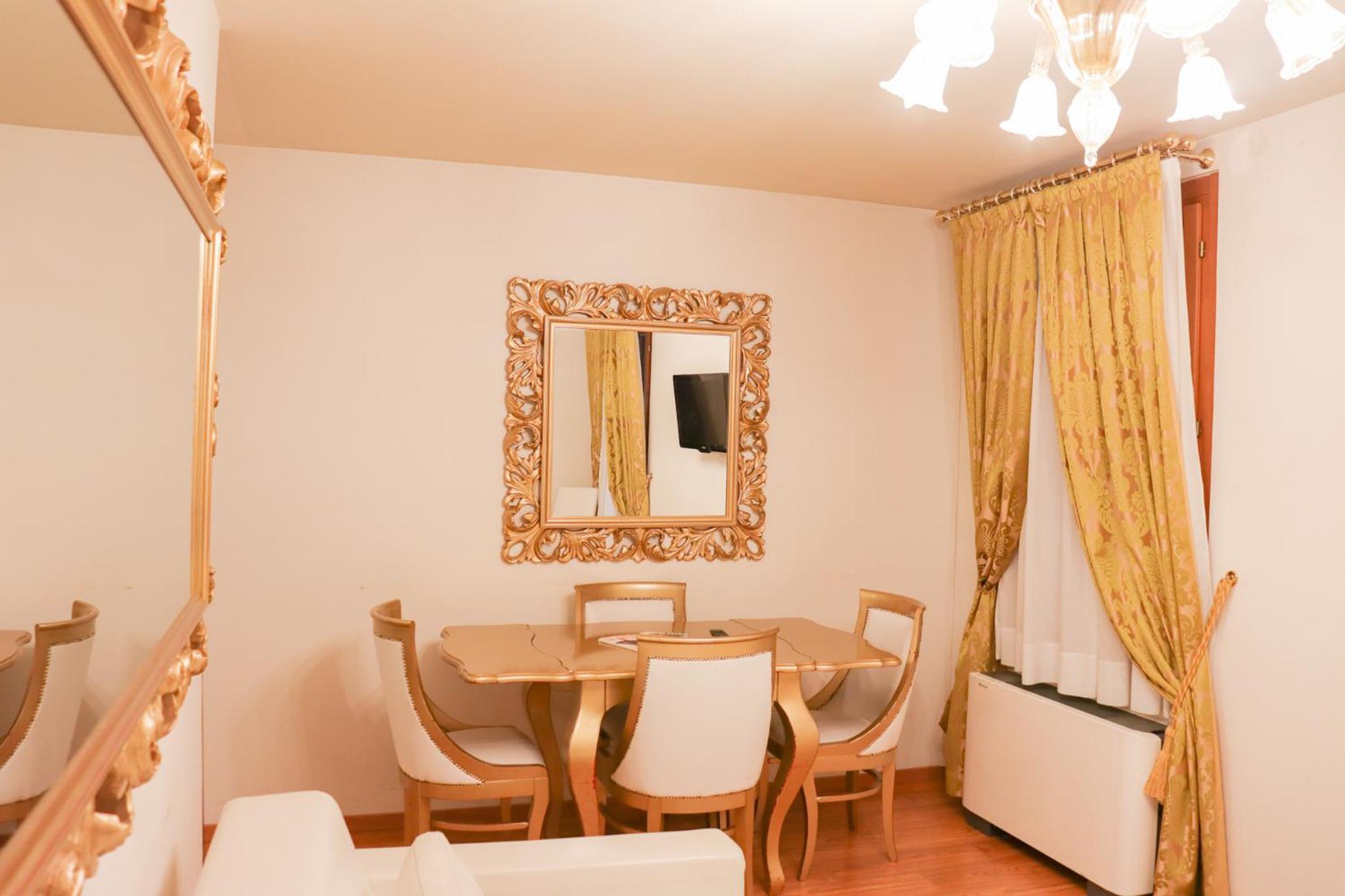 Family Apartment with canal view photo 3
