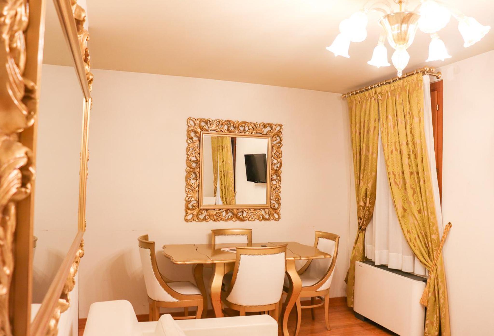 Family Apartment with canal view photo 2