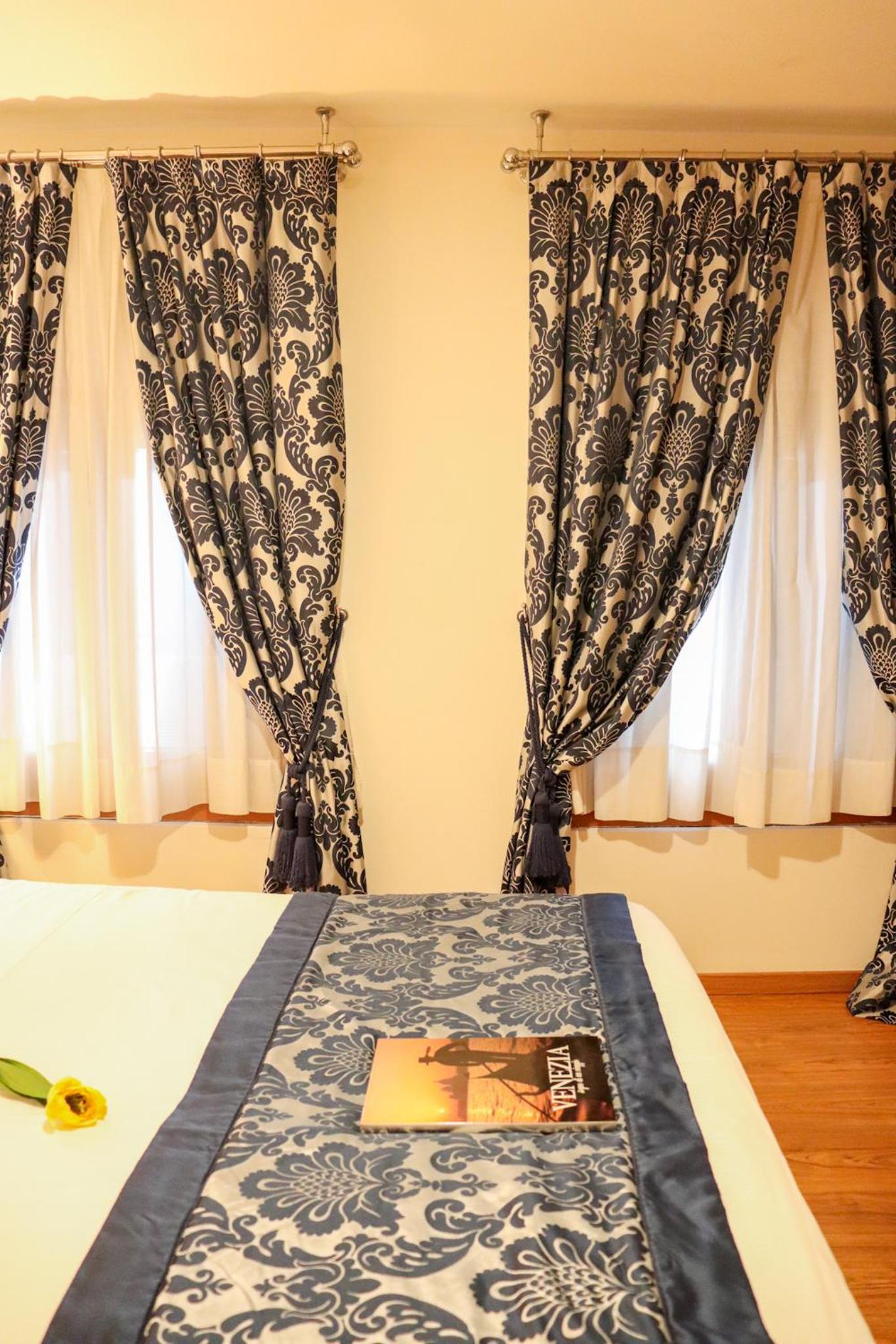 Superior One-Bedroom Apartment with canal view - Split level photo 2