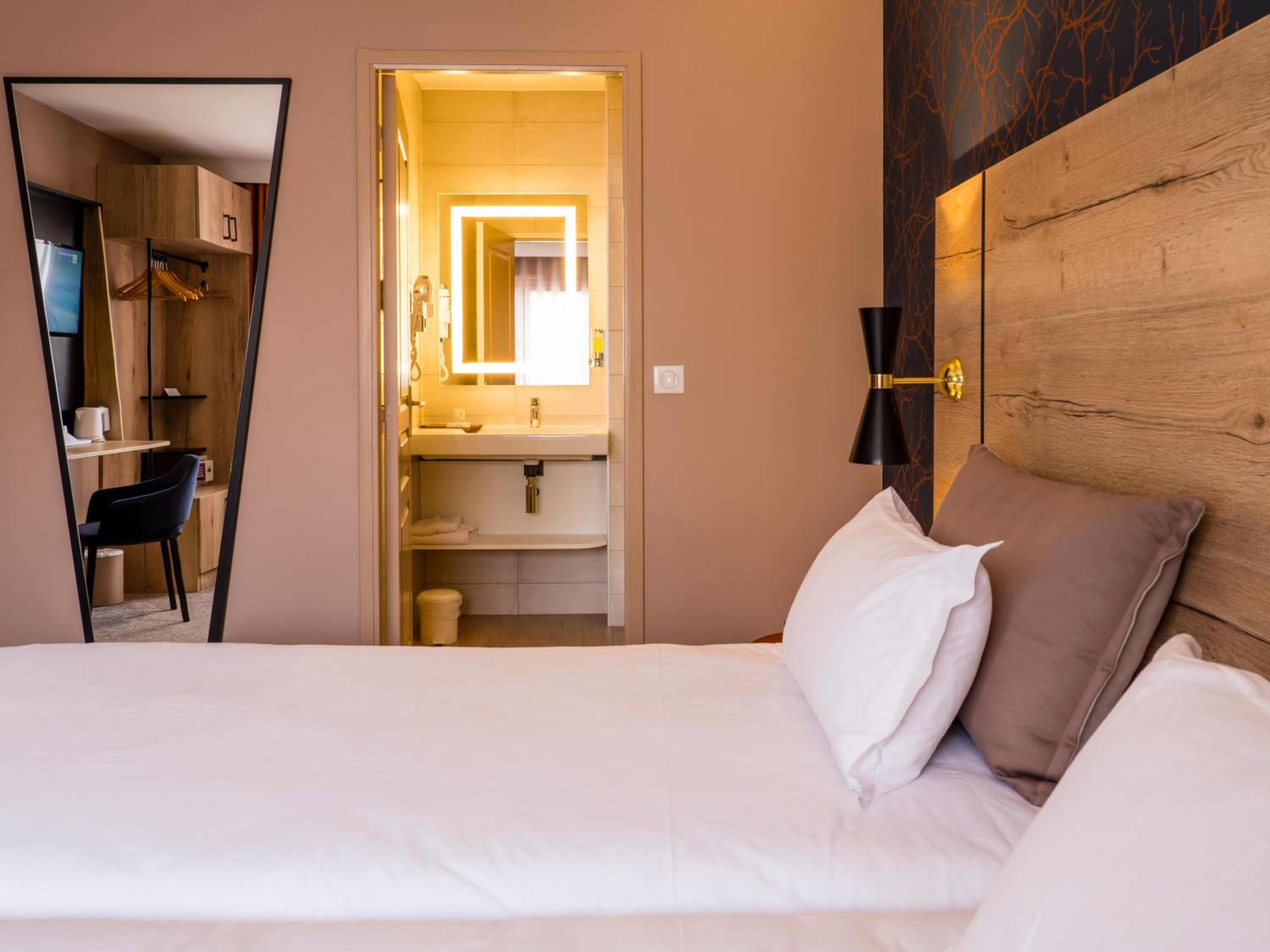Standard Twin Room - Photo 2
