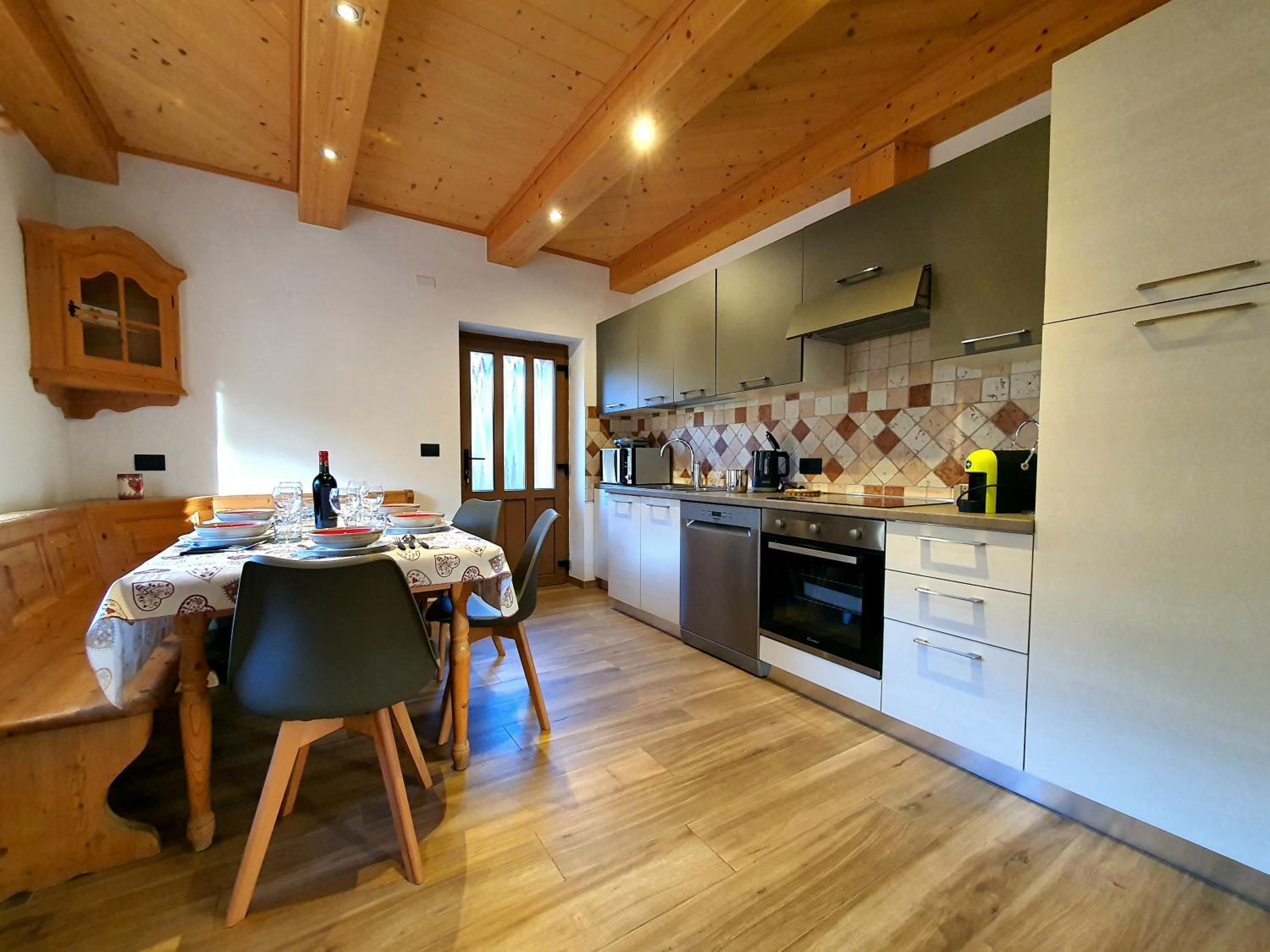 Three-Bedroom Apartment with Mountain View photo 3