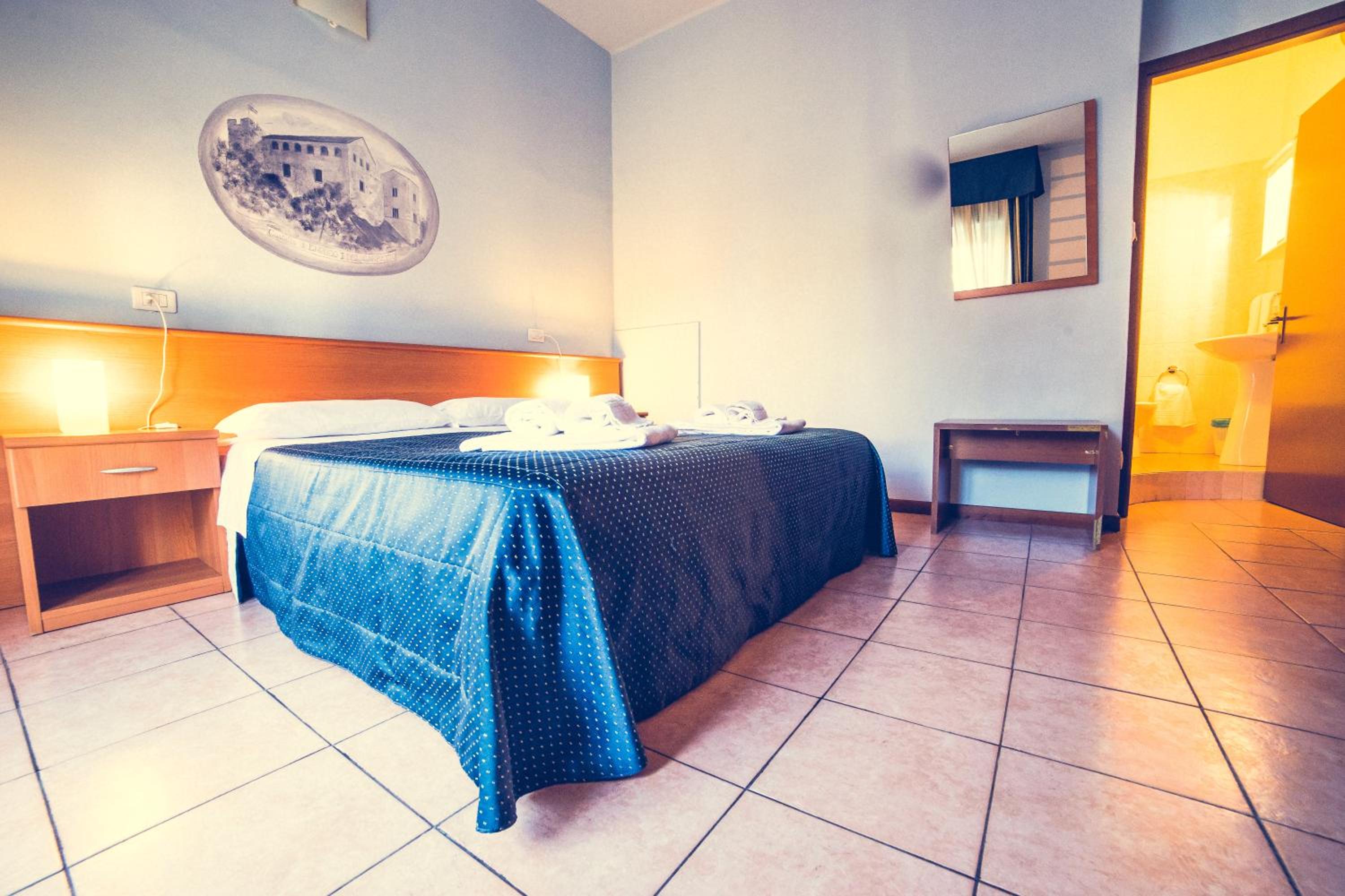 Double Room - Photo 4