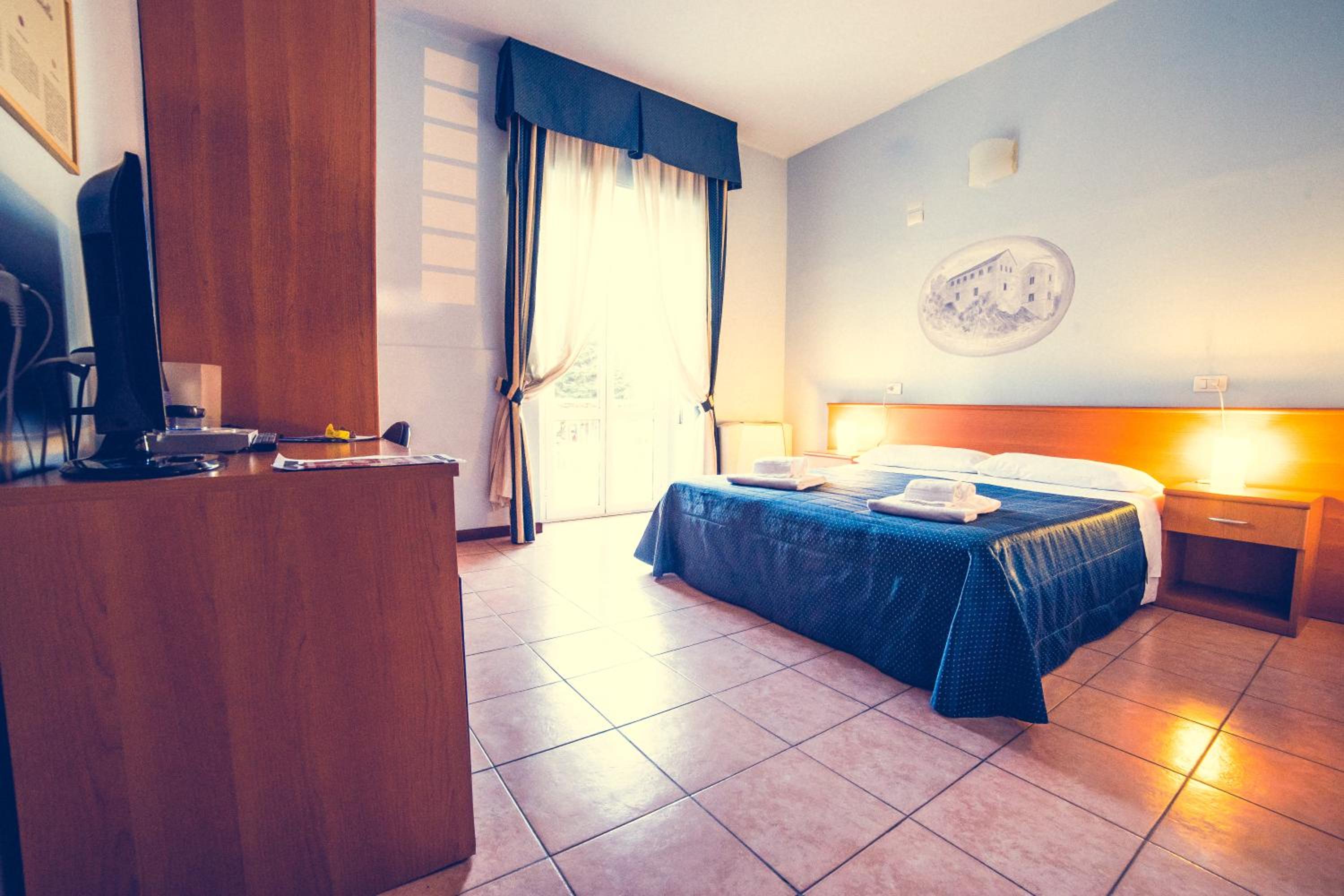 Double Room - Photo 5