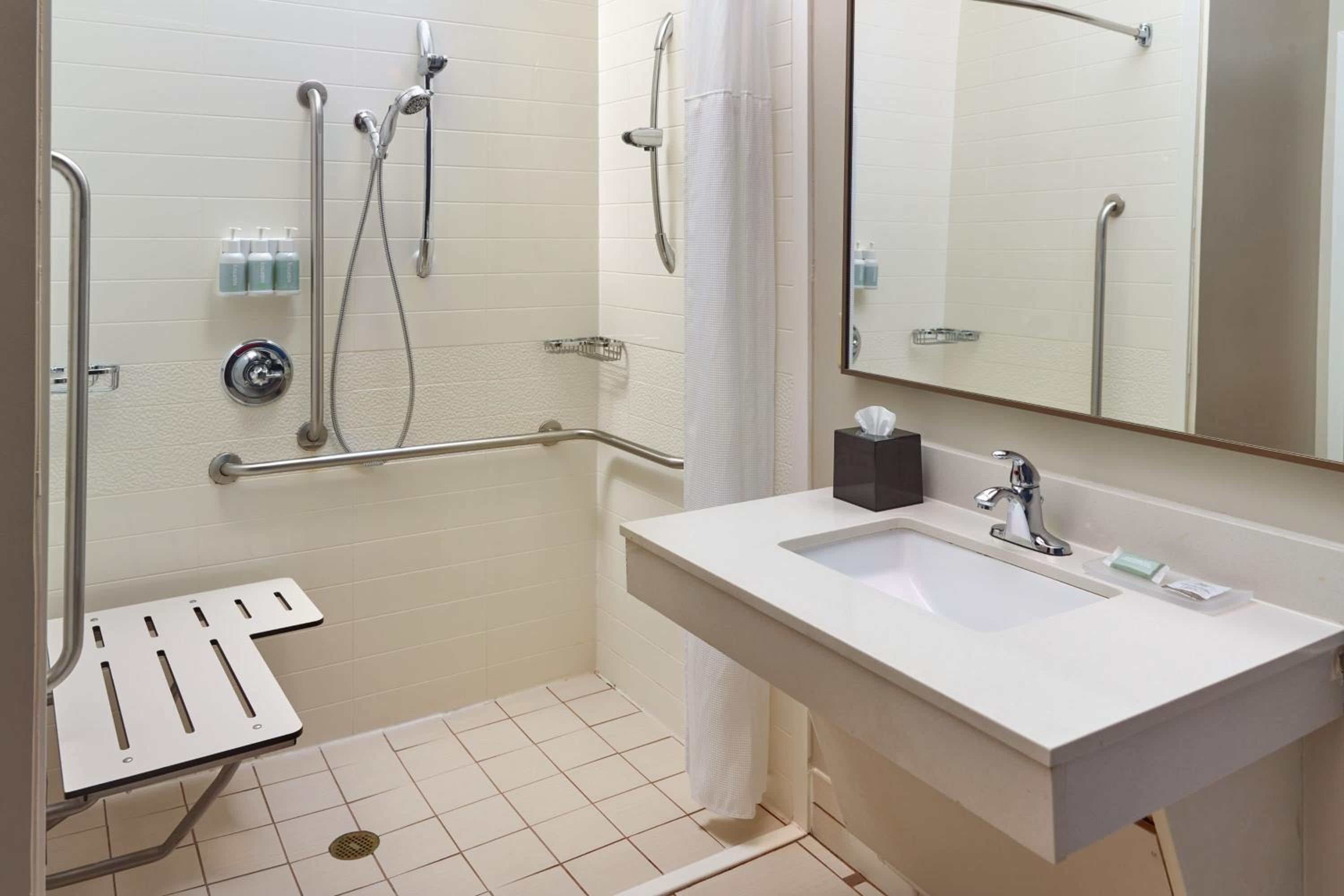 King Room - Hearing Accessible - Photo 2