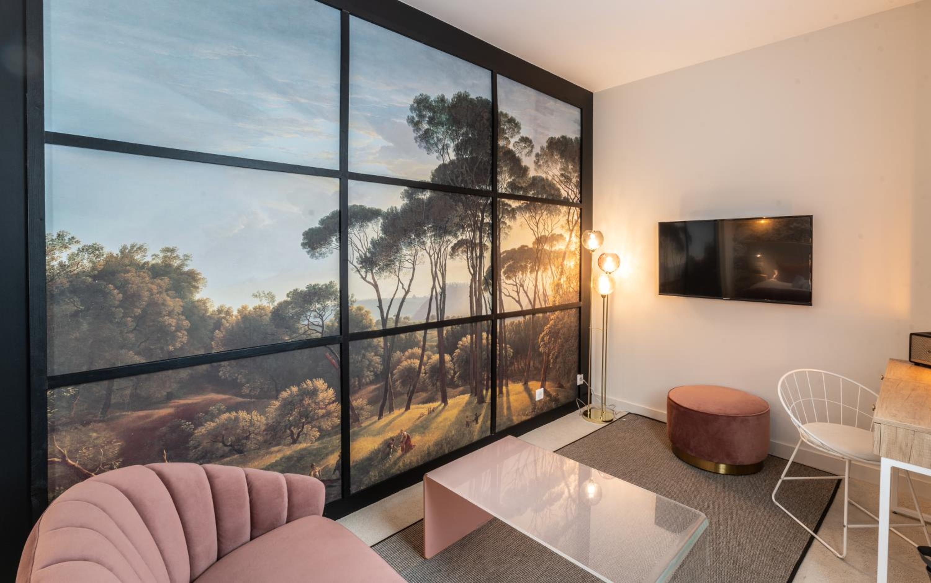 One-Bedroom Suite - Photo 3