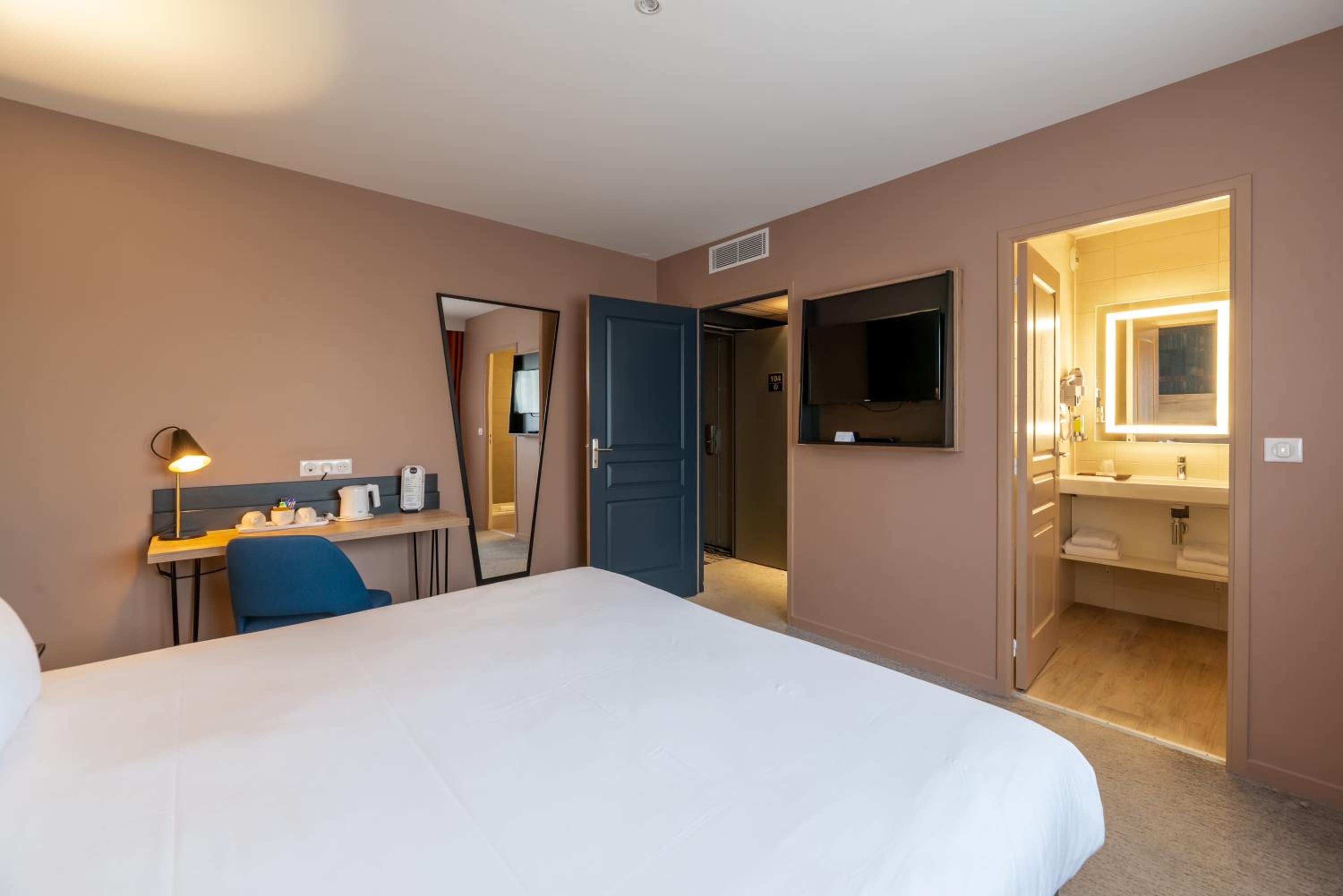 Standard Double Room - Photo 5