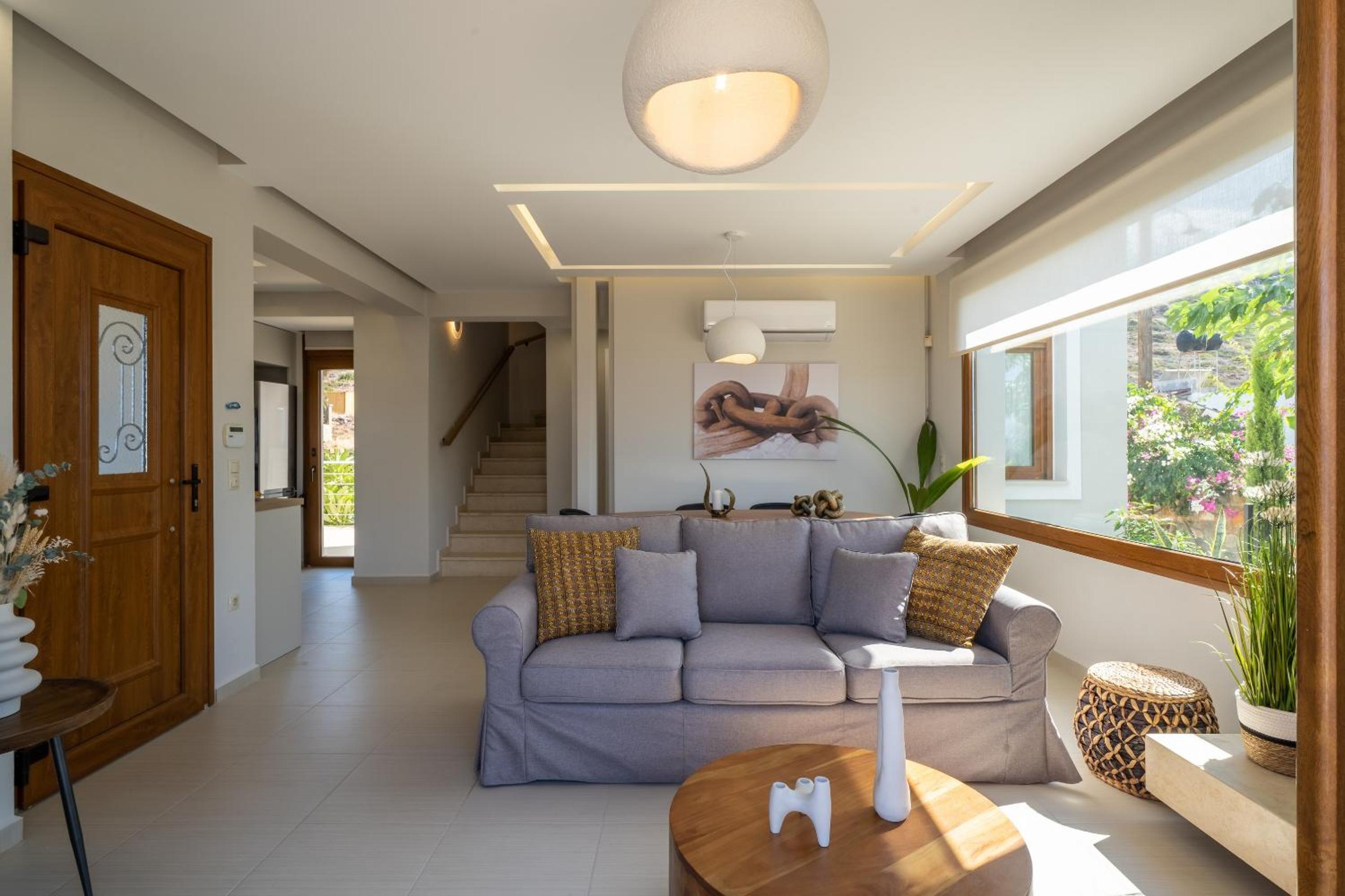 Six-Bedroom Villa  photo 1