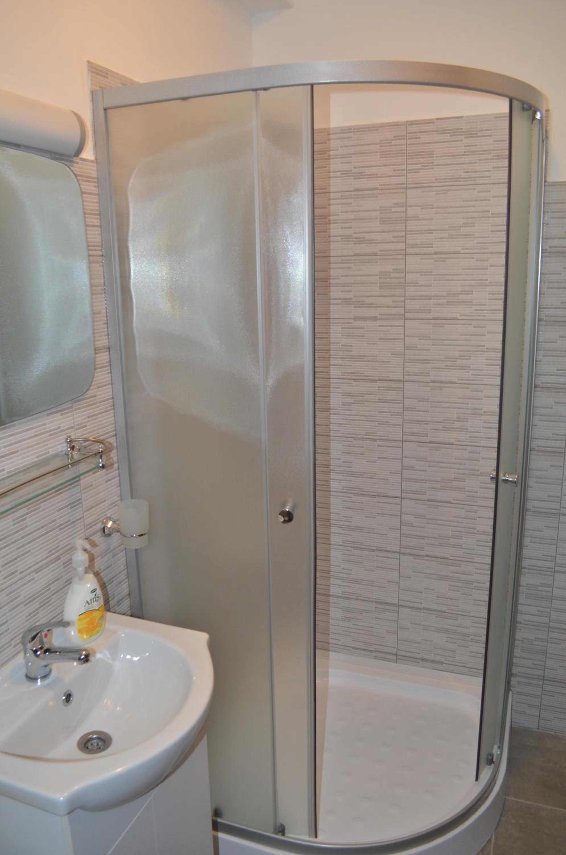 Double or Twin Room with Private Bathroom - Photo 13