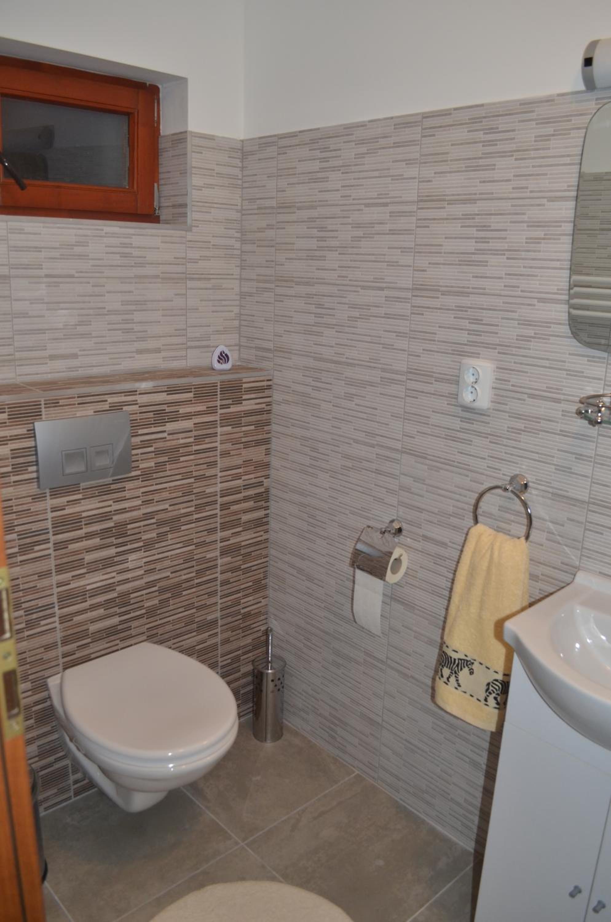 Double or Twin Room with Private Bathroom - Photo 12