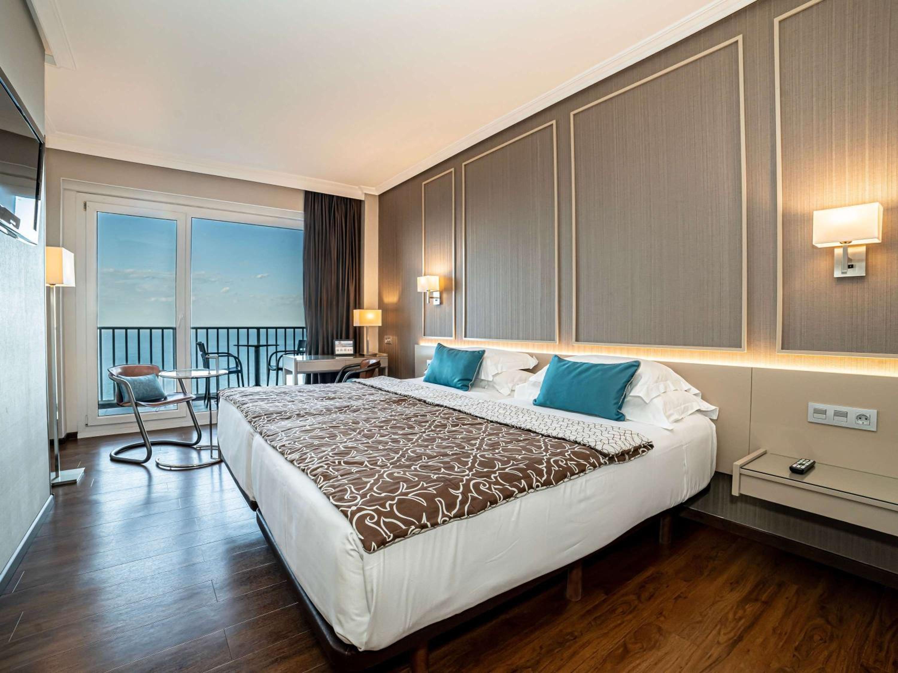 Standard Twin Room with Sea View - Photo 1