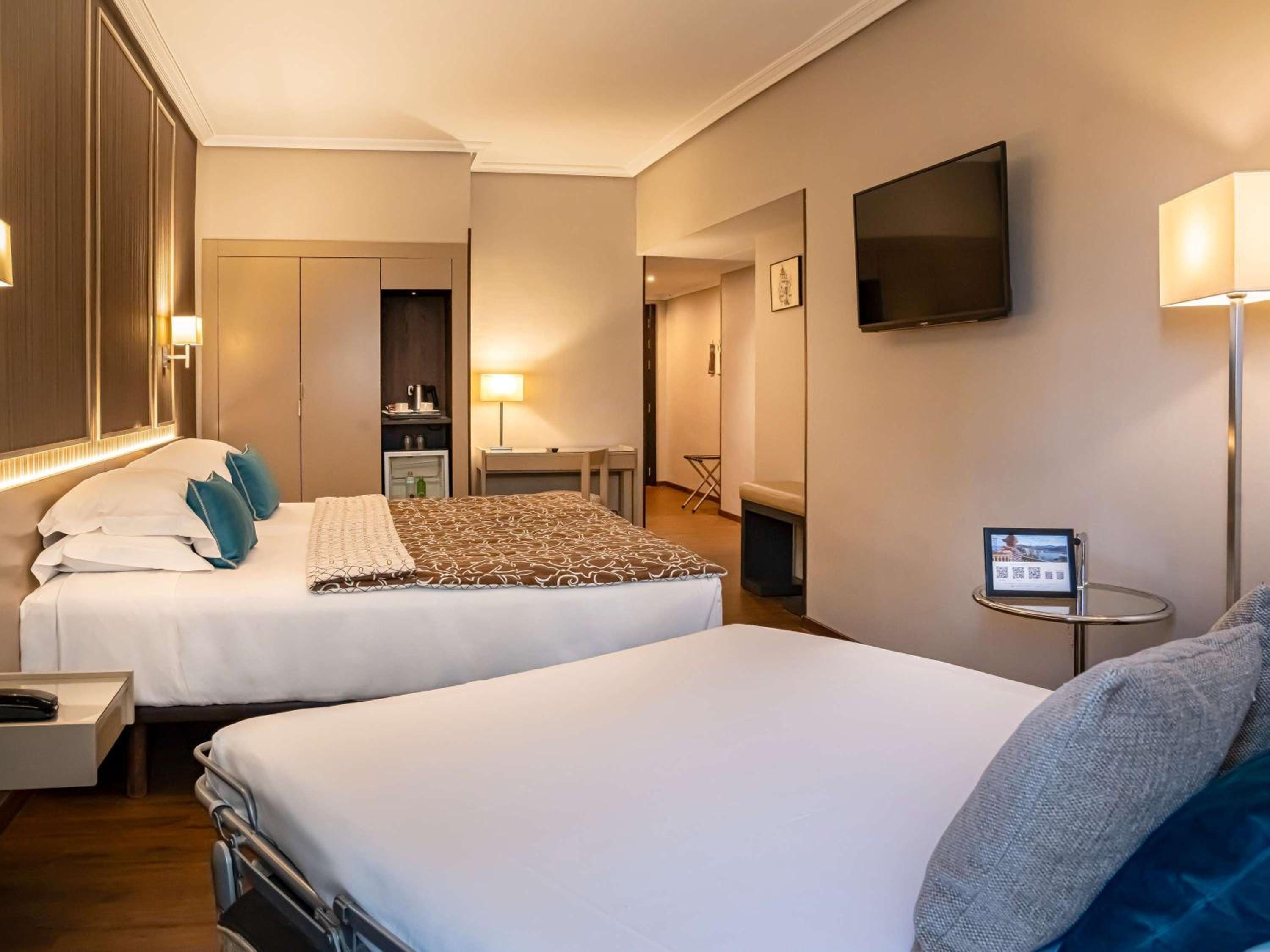 Standard Twin Room with Sofa and mountain view - Photo 1
