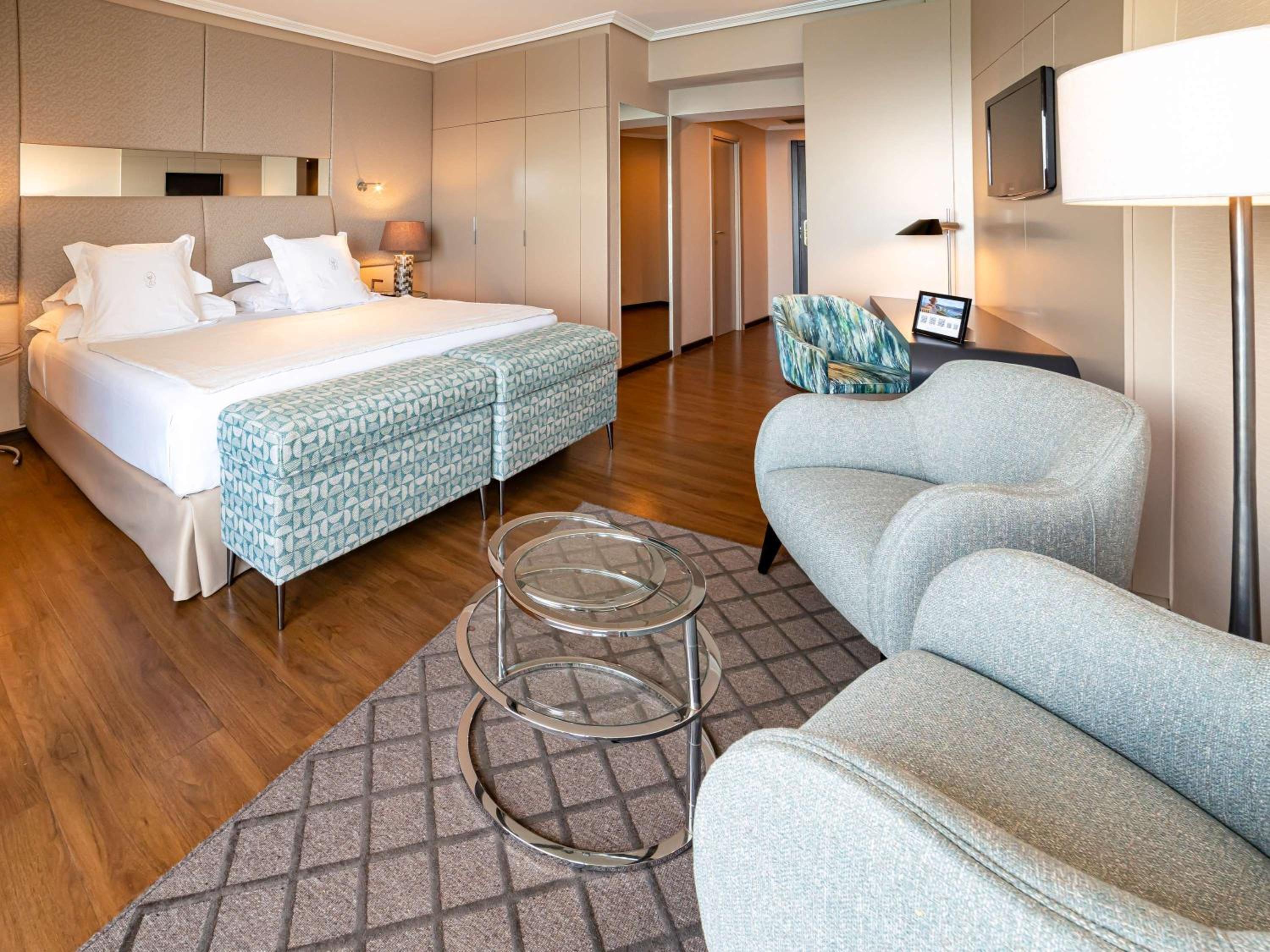 Premium Room with Sea View - Photo 3