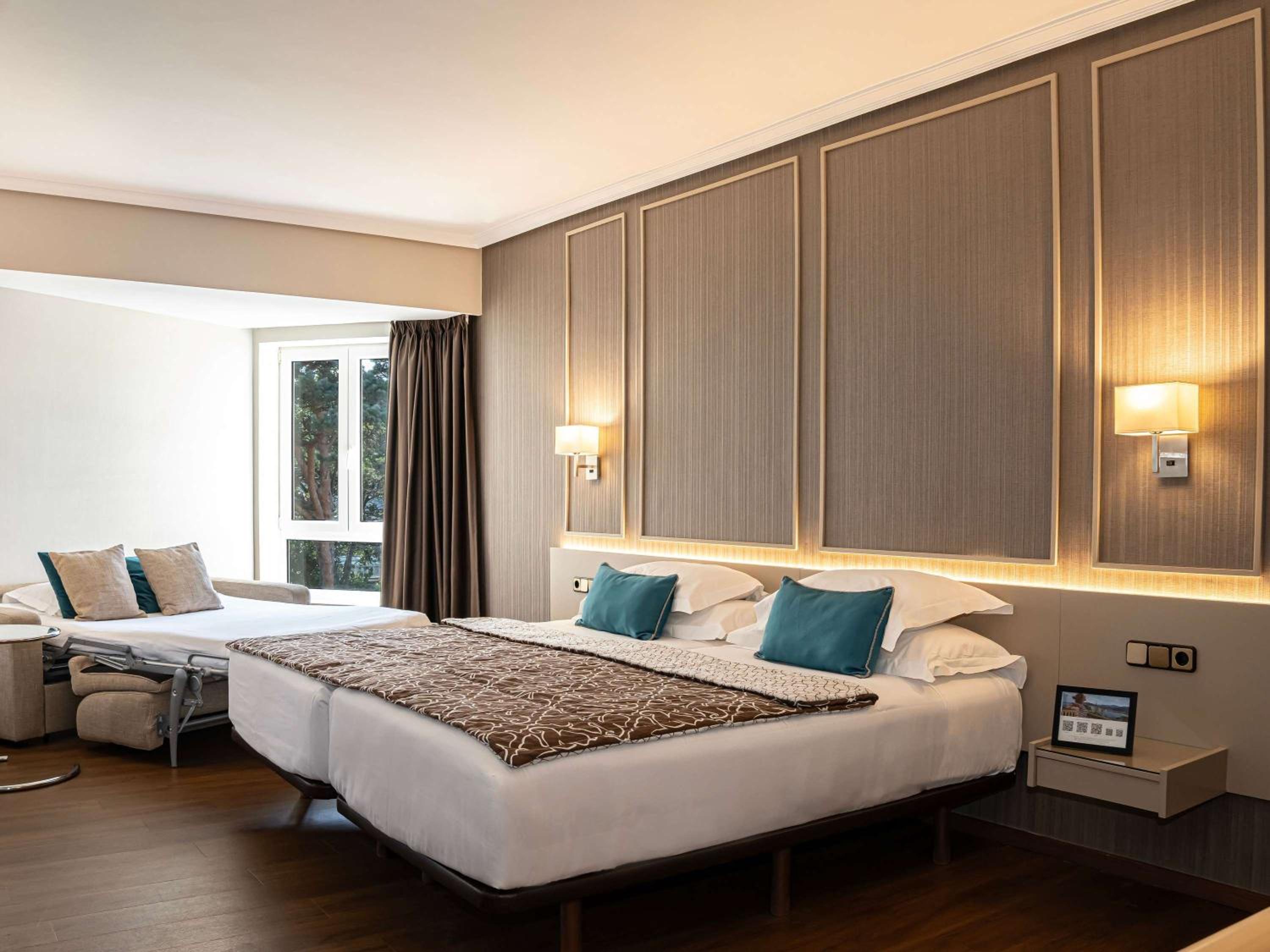 Standard Twin Room with Sofa and mountain view - Photo 2