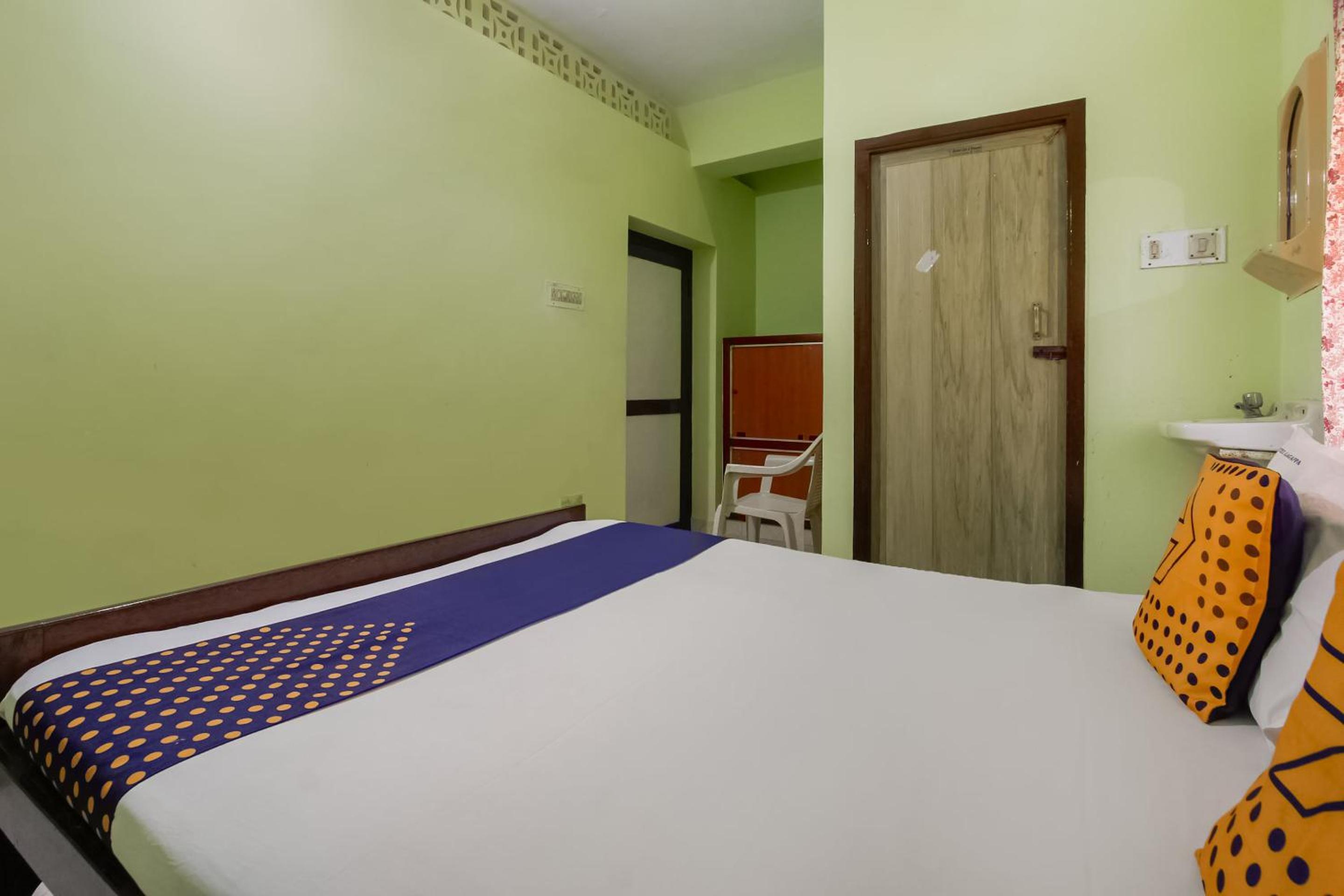 Classic Triple Room photo 2