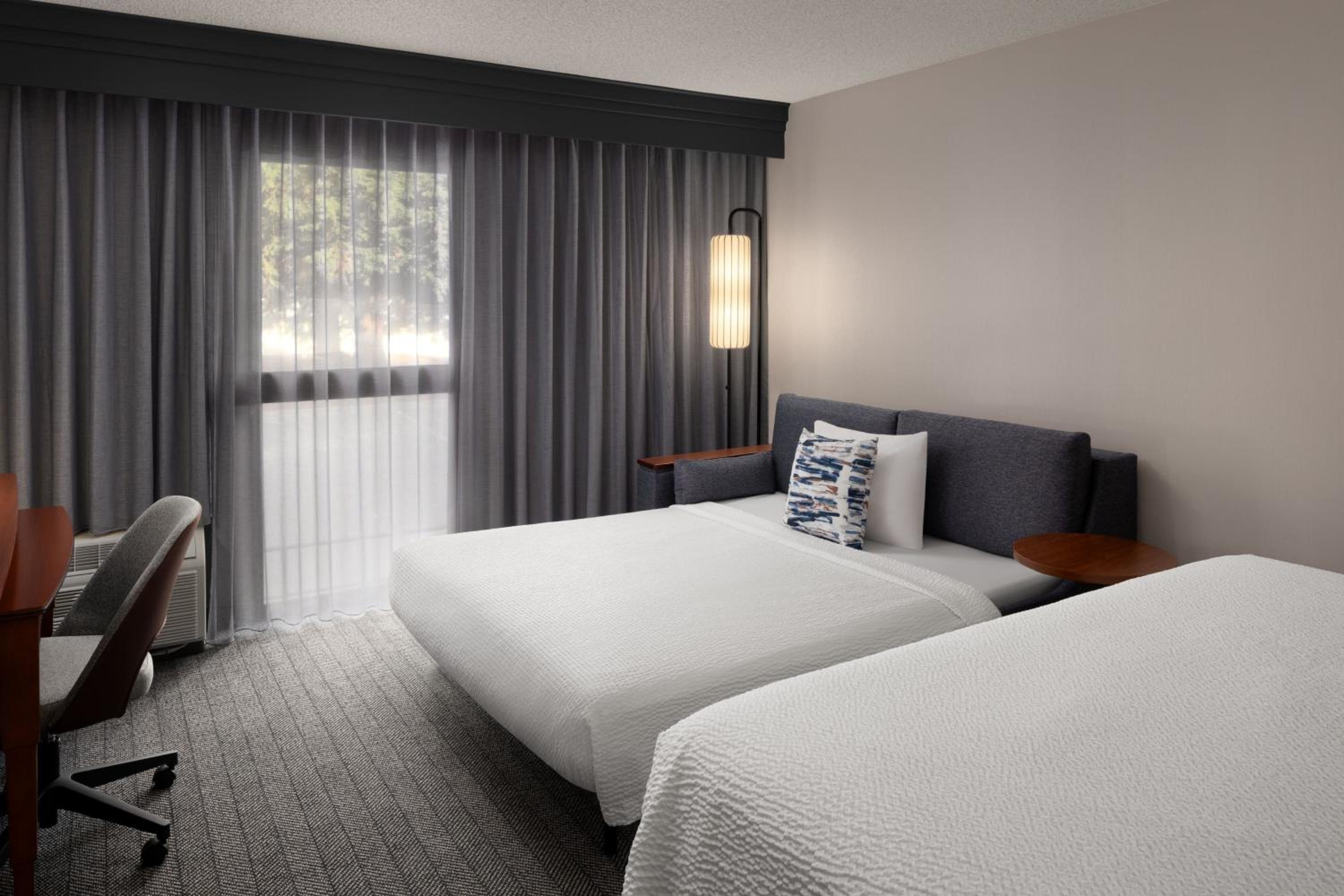 King Room with Sofa Bed - Non-Smoking - Photo 8