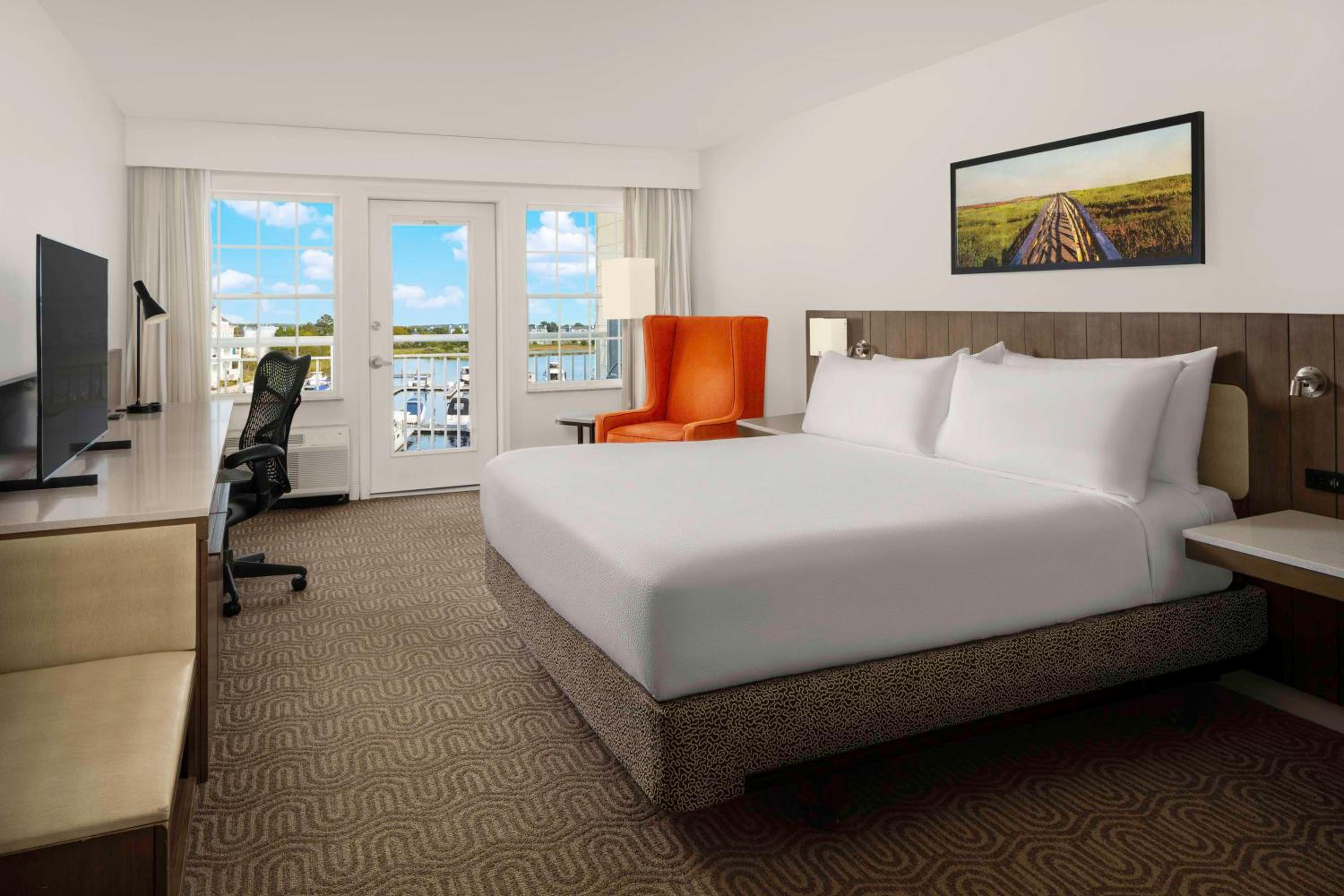 King Room with Balcony - Photo 3