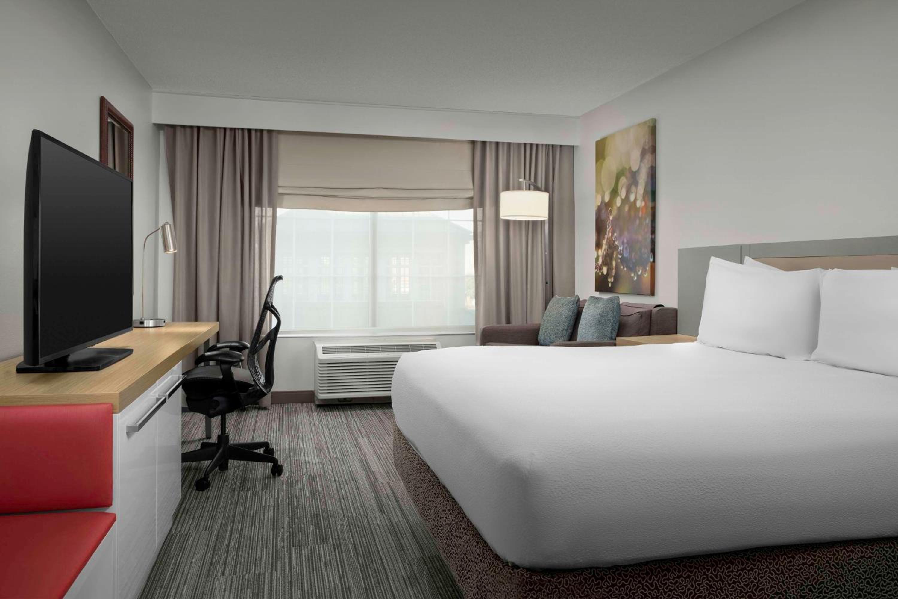 King Room with Sofa Bed - Photo 7