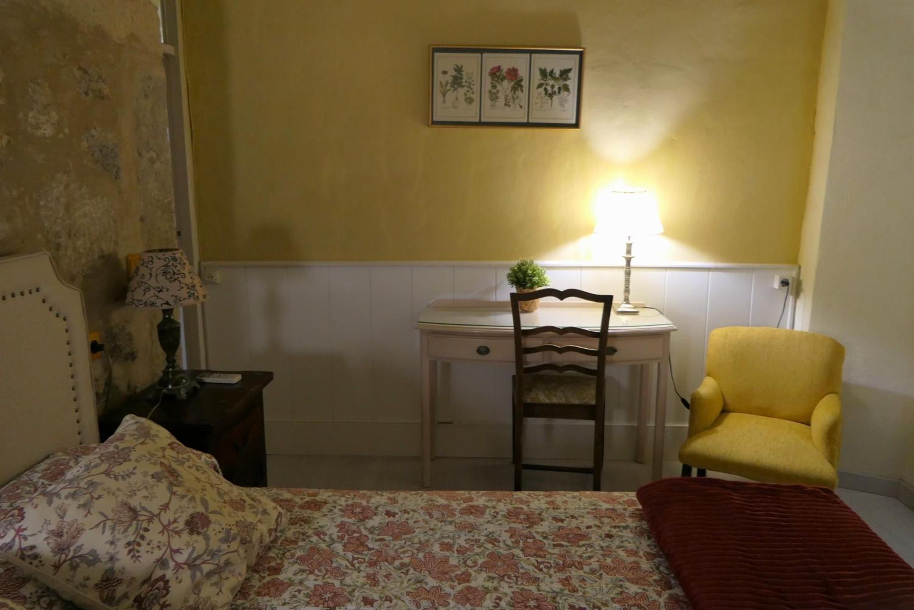 Two-Bedroom Apartment - Photo 2
