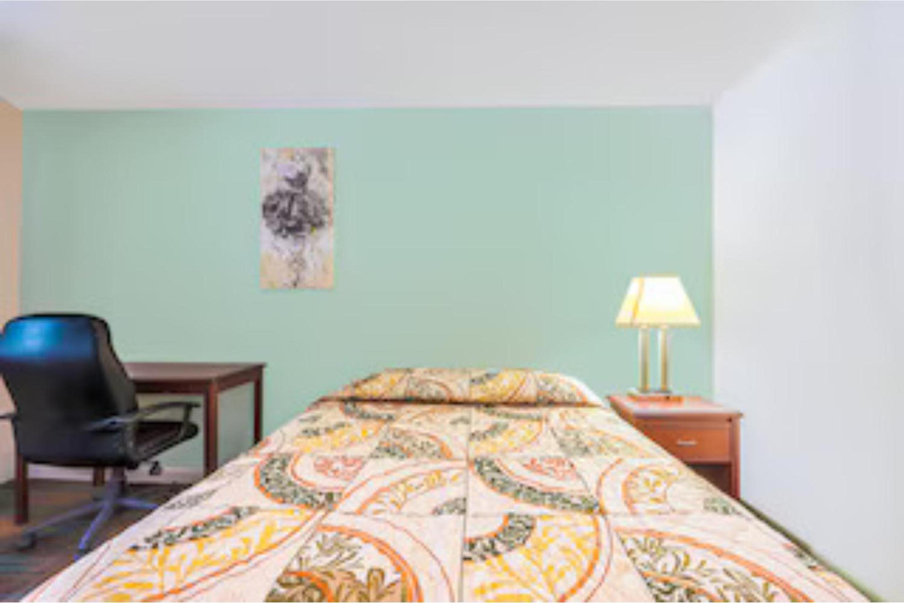 Full Bed Non-Smoking photo 2
