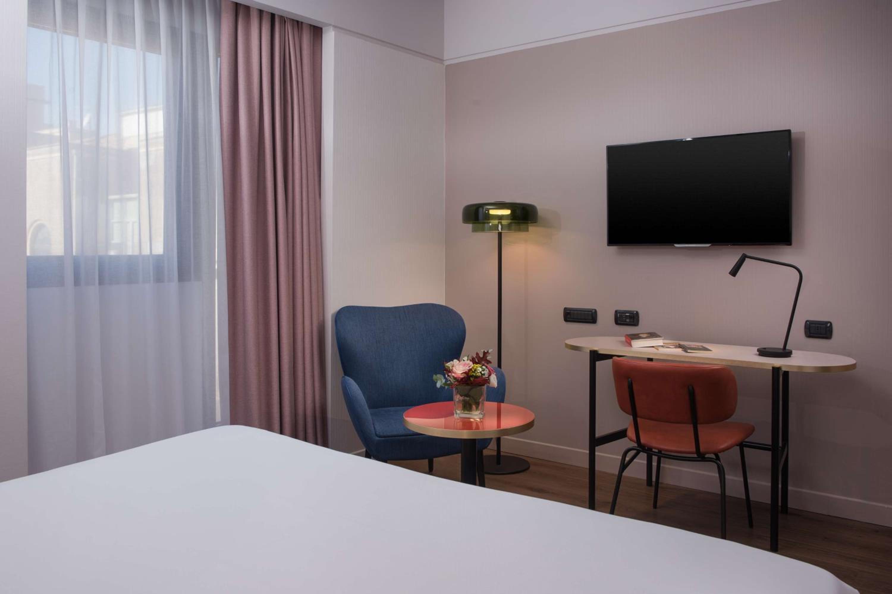 Standard Double or Twin Room - Photo 4