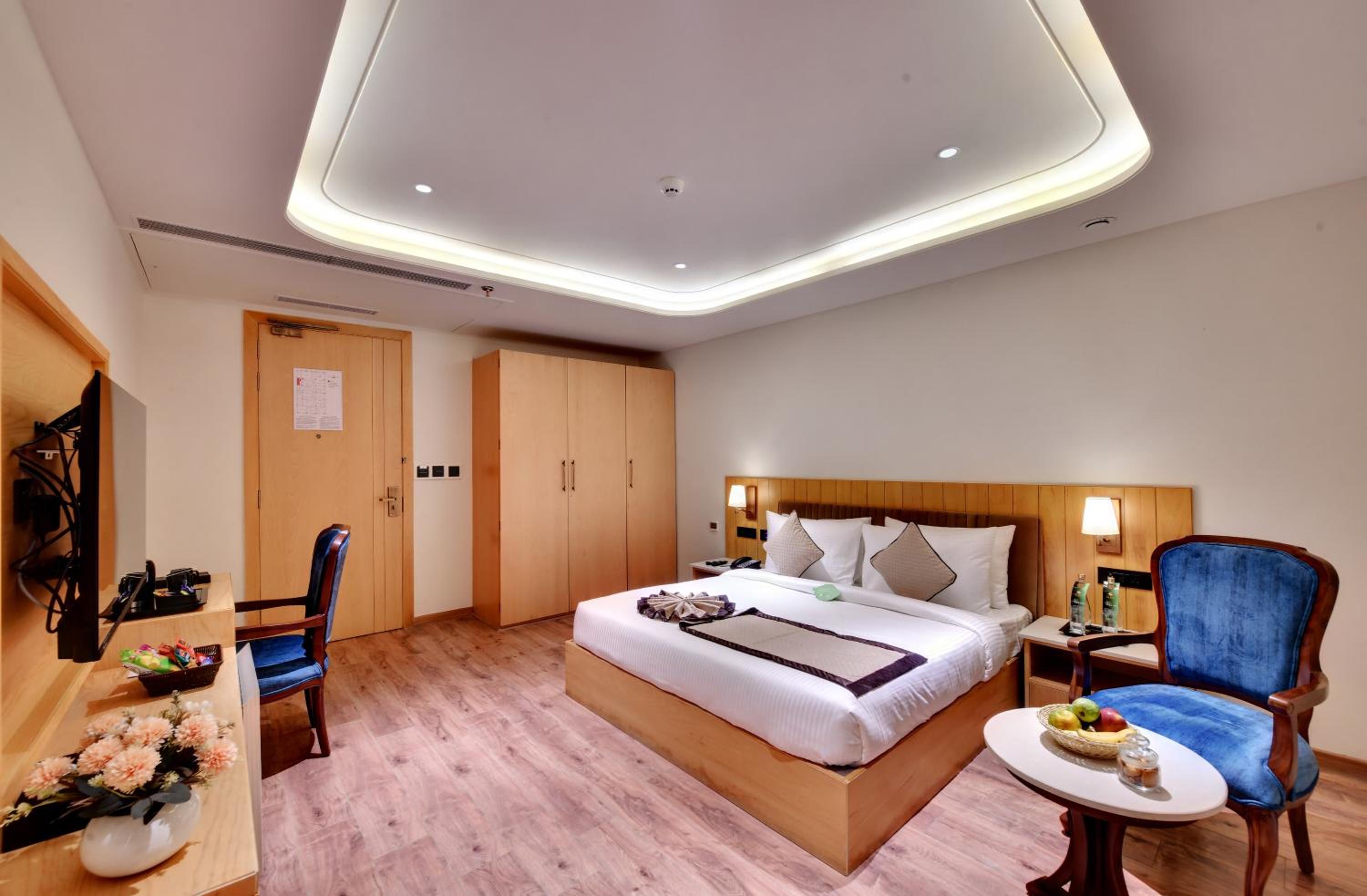 Deluxe Double or Twin Room with City View