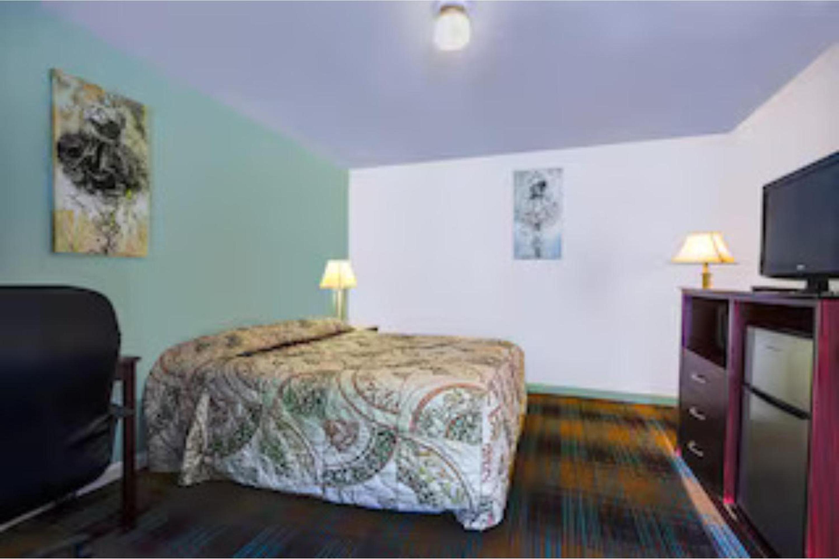 King Bed Non-Smoking photo 2