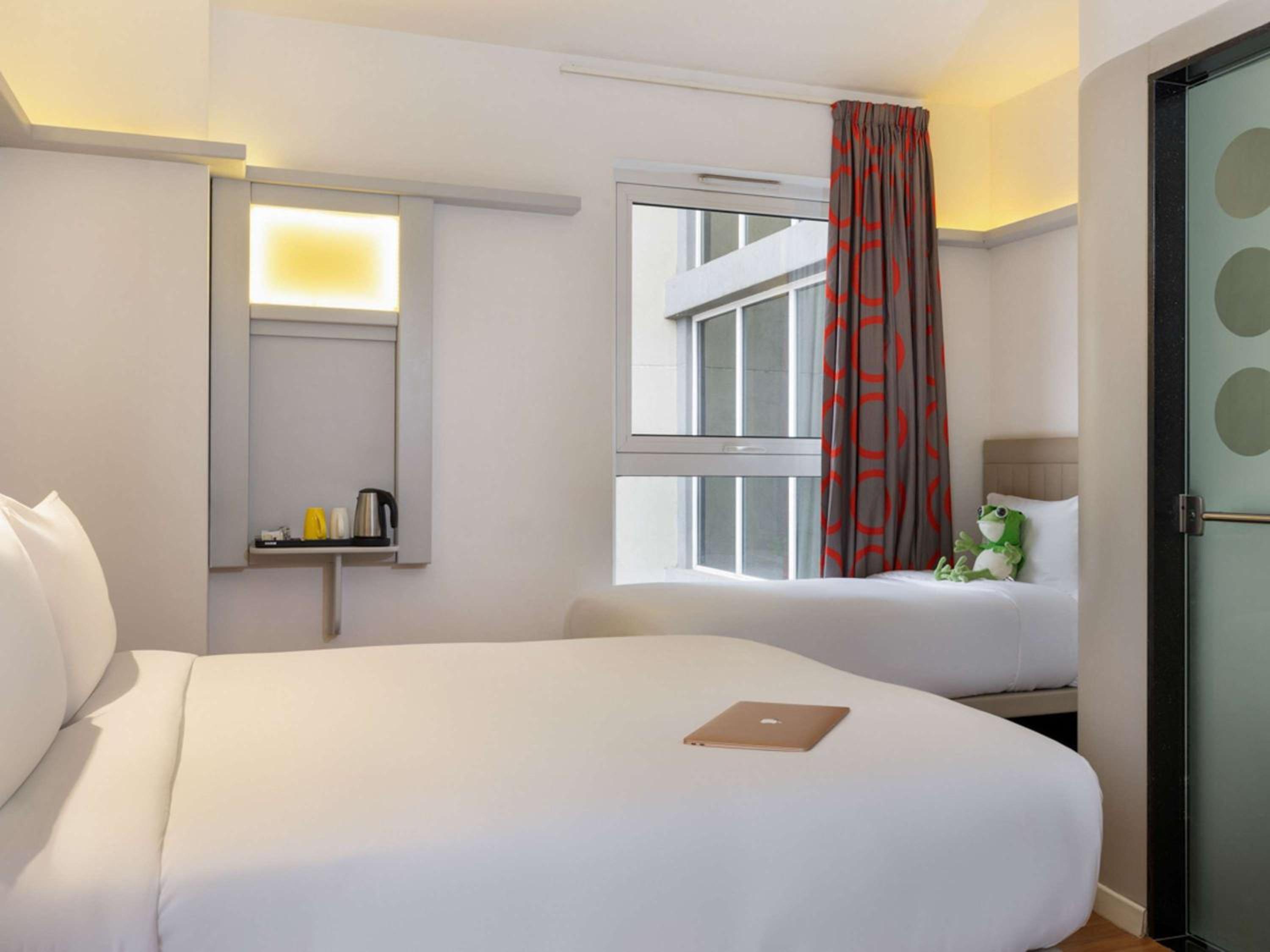 Standard Room with One Single Bed and One Double Bed photo 1