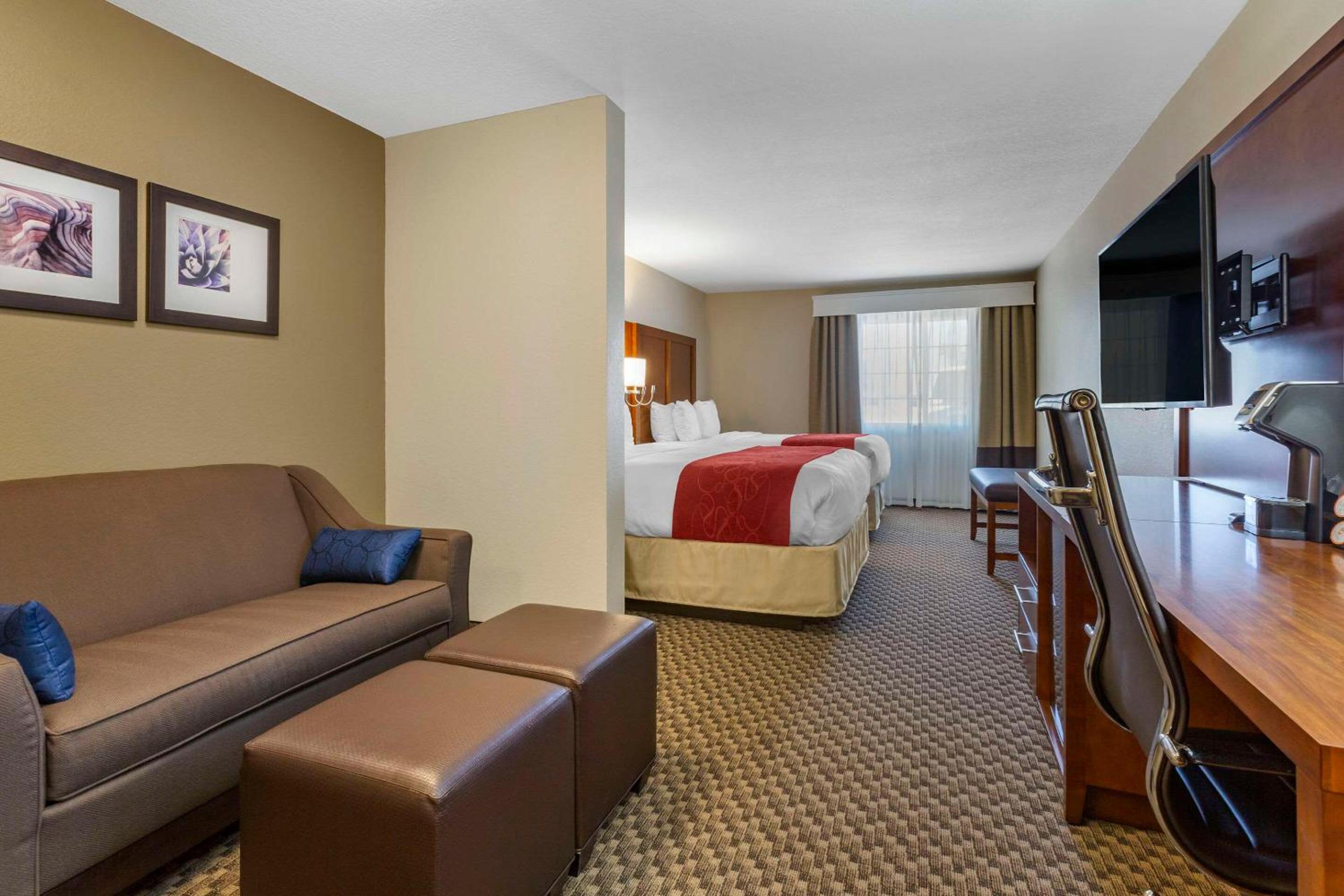 Queen Suite with Two Queen Beds and Sofa - Non-Smoking photo 1