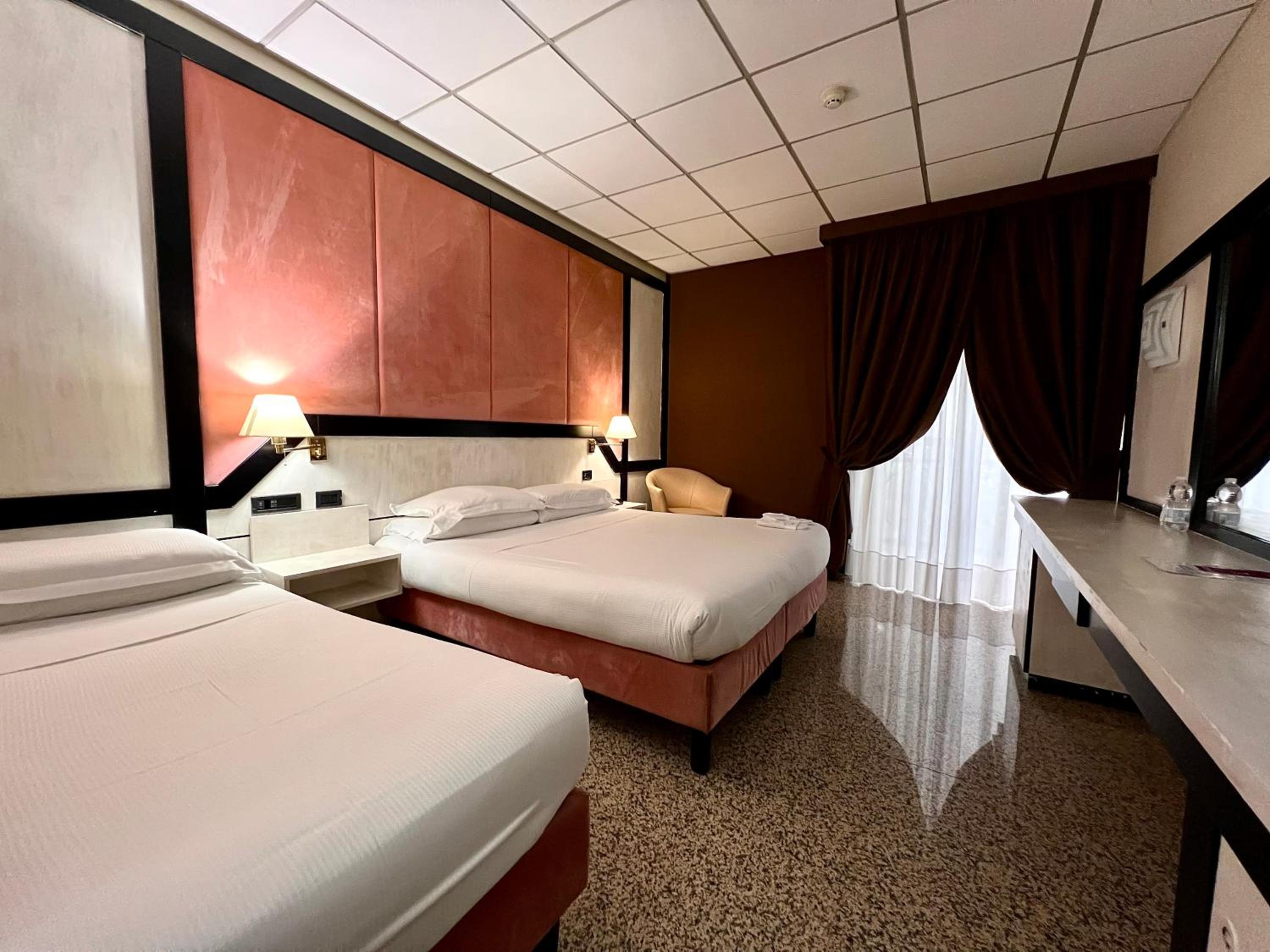 Double or Twin Room photo 3