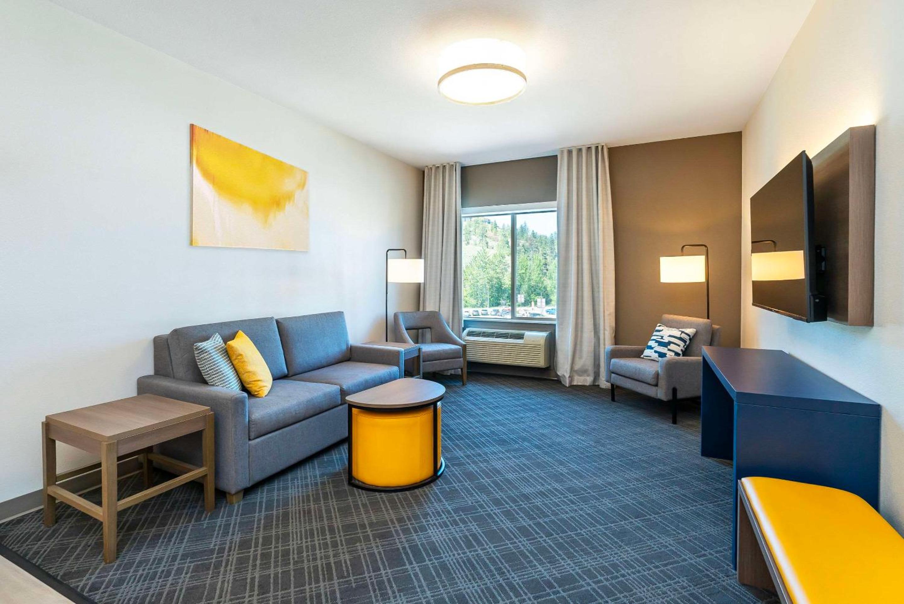 Premier One Bedroom Suite - Photo 4