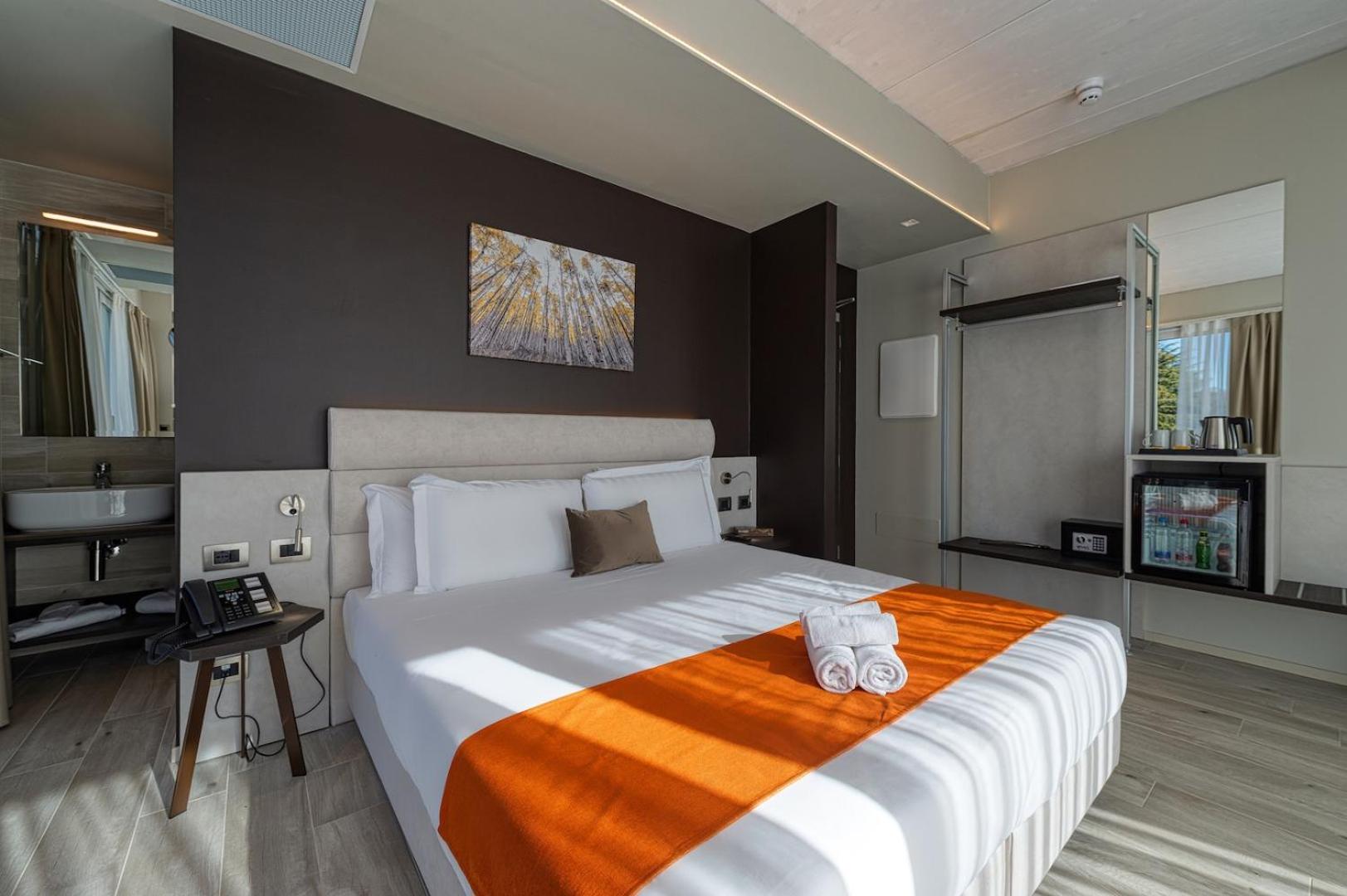 Superior Double or Twin Room with Lake View - Photo 4
