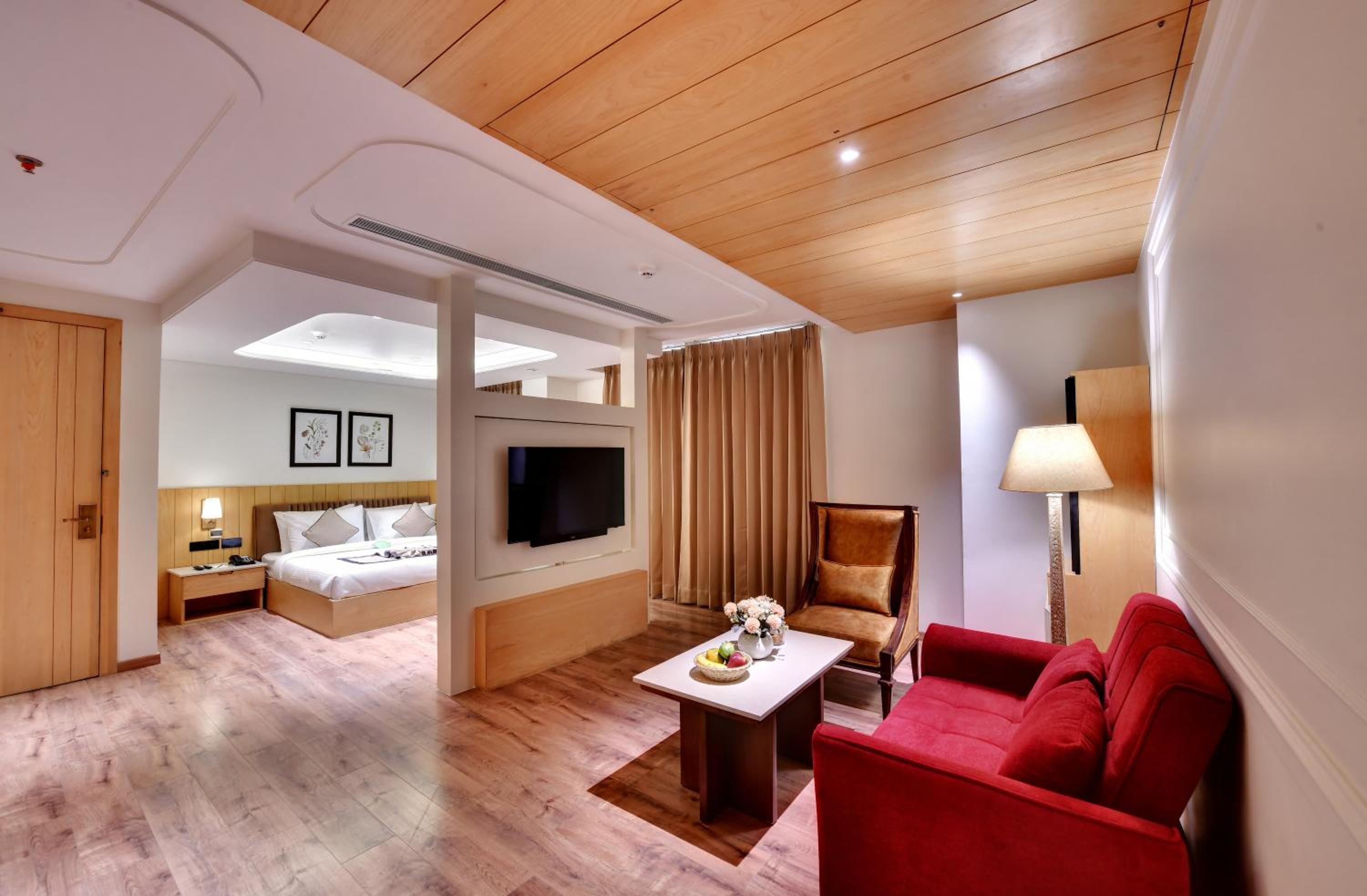 Suite - Photo 3