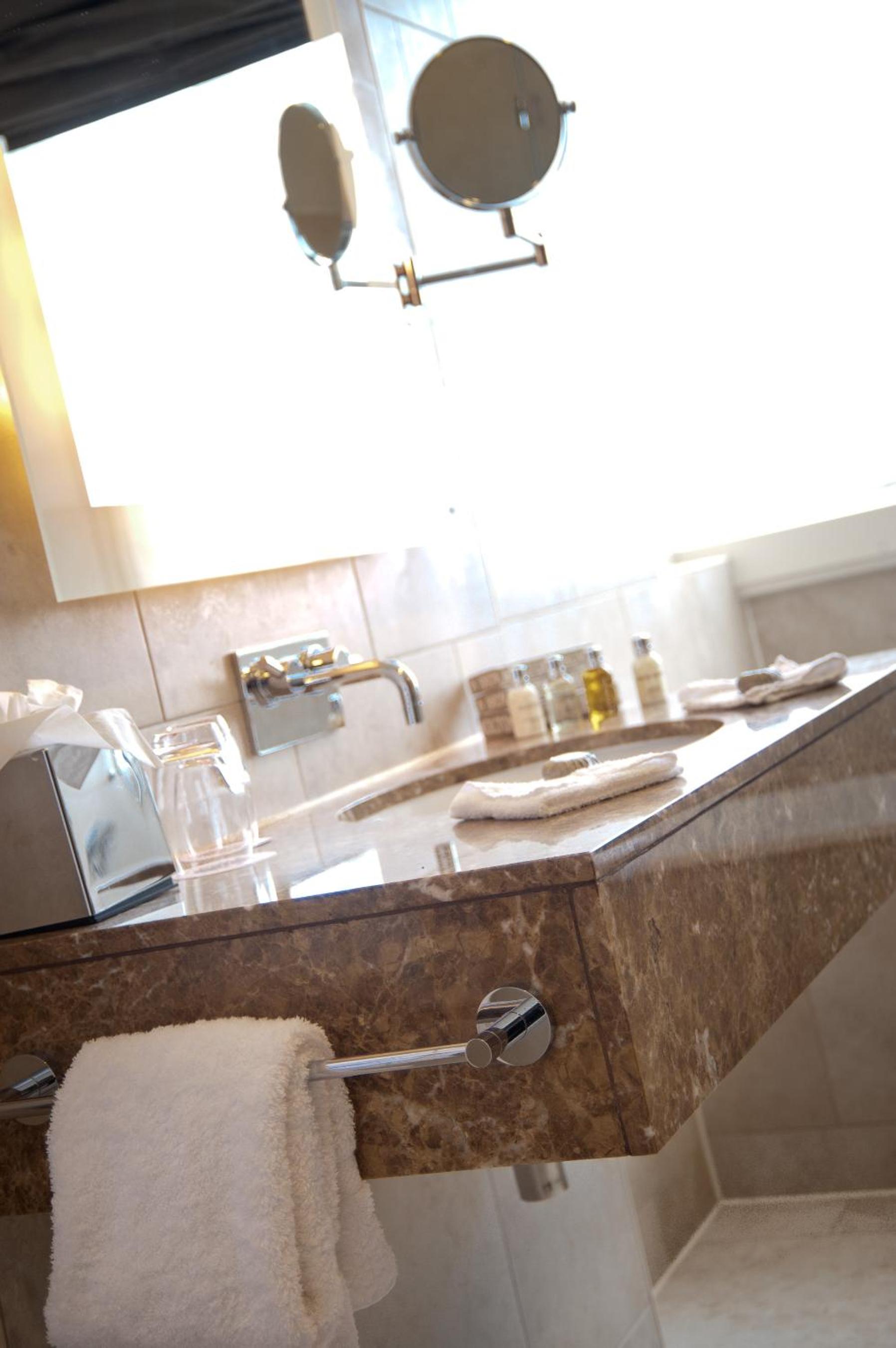Executive Twin Room - Photo 5