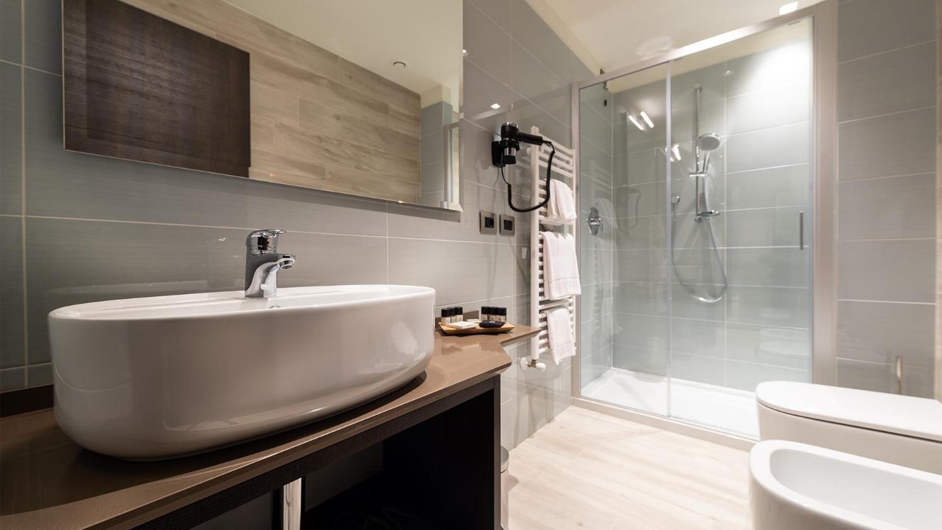 Junior Suite with Lake View - Photo 4