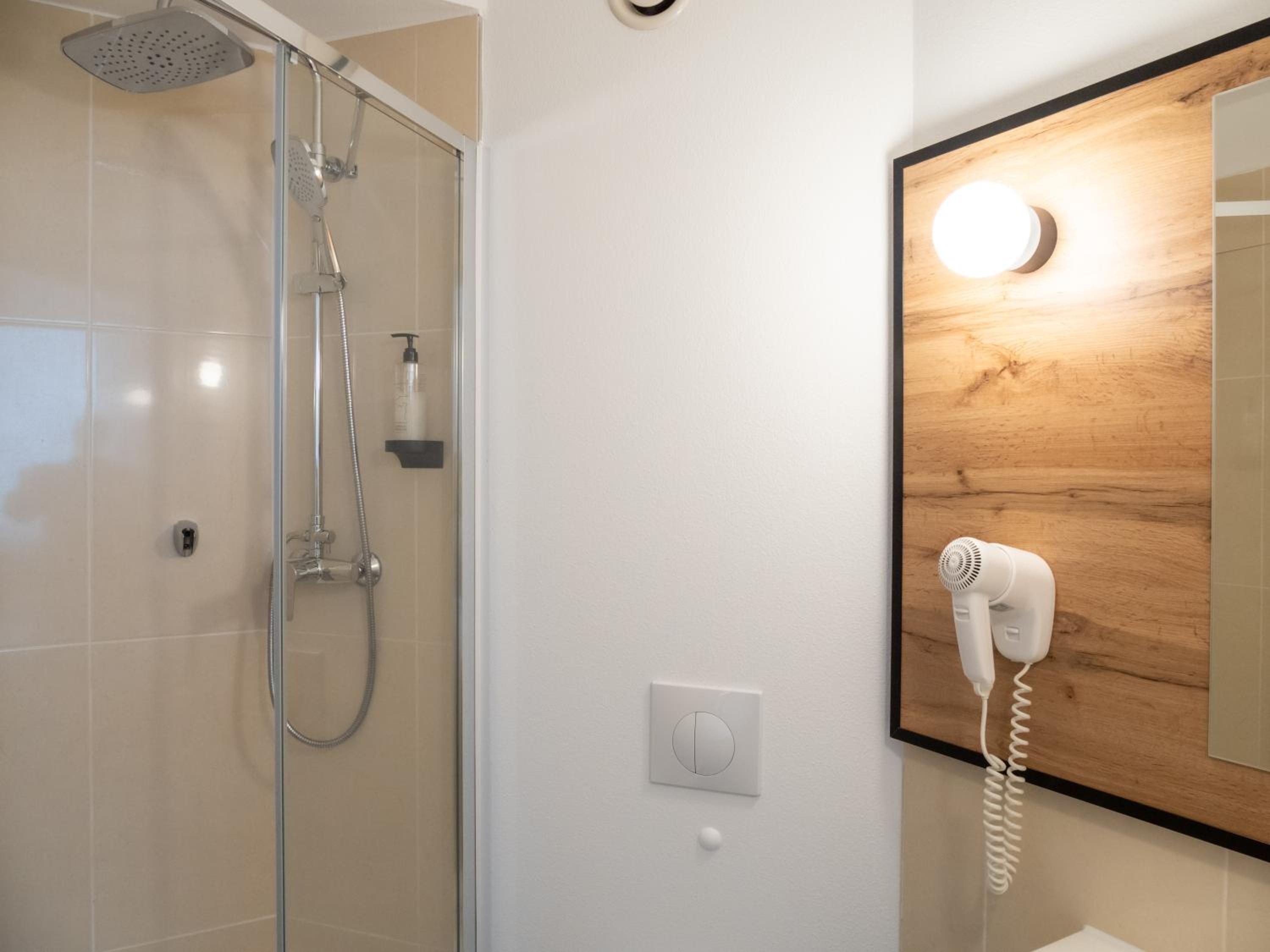 Premium Double Room - Photo 12