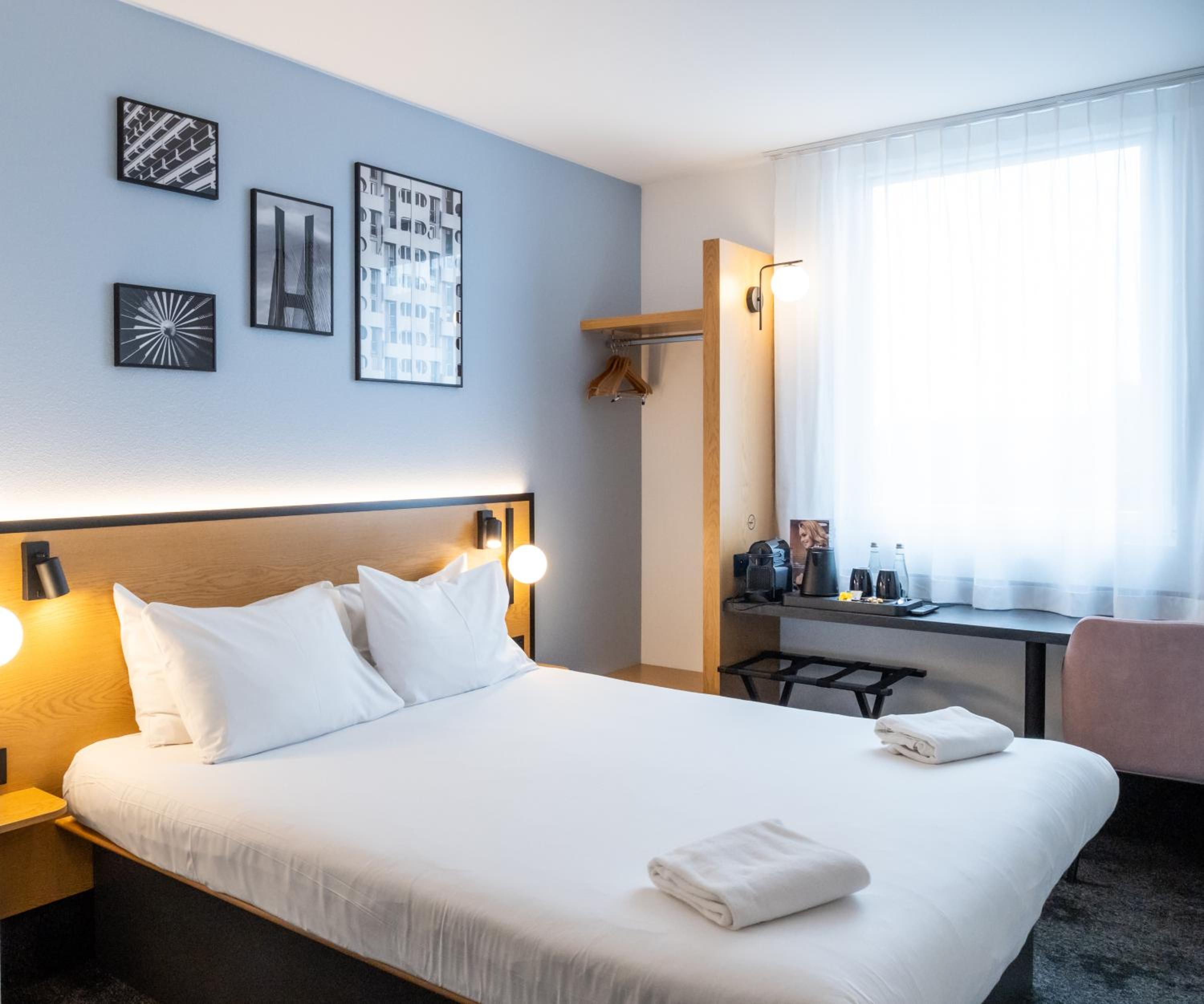 Premium Double Room - Photo 8