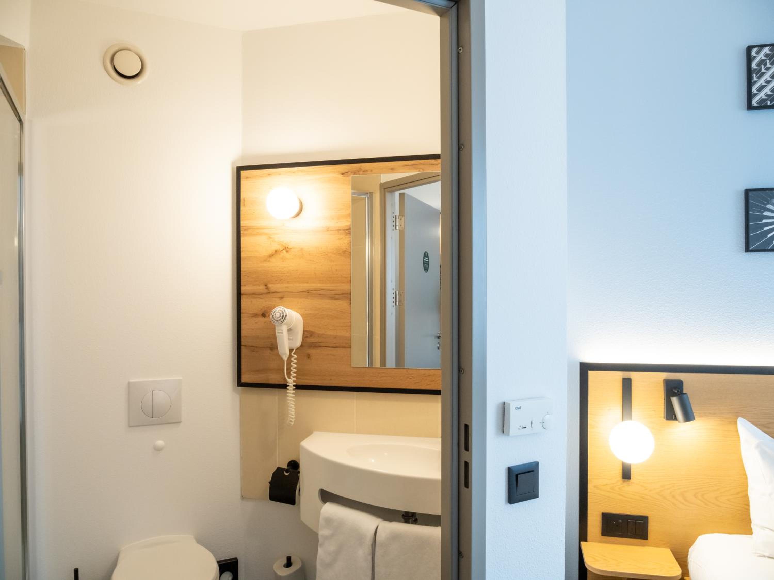 Premium Double Room - Photo 18