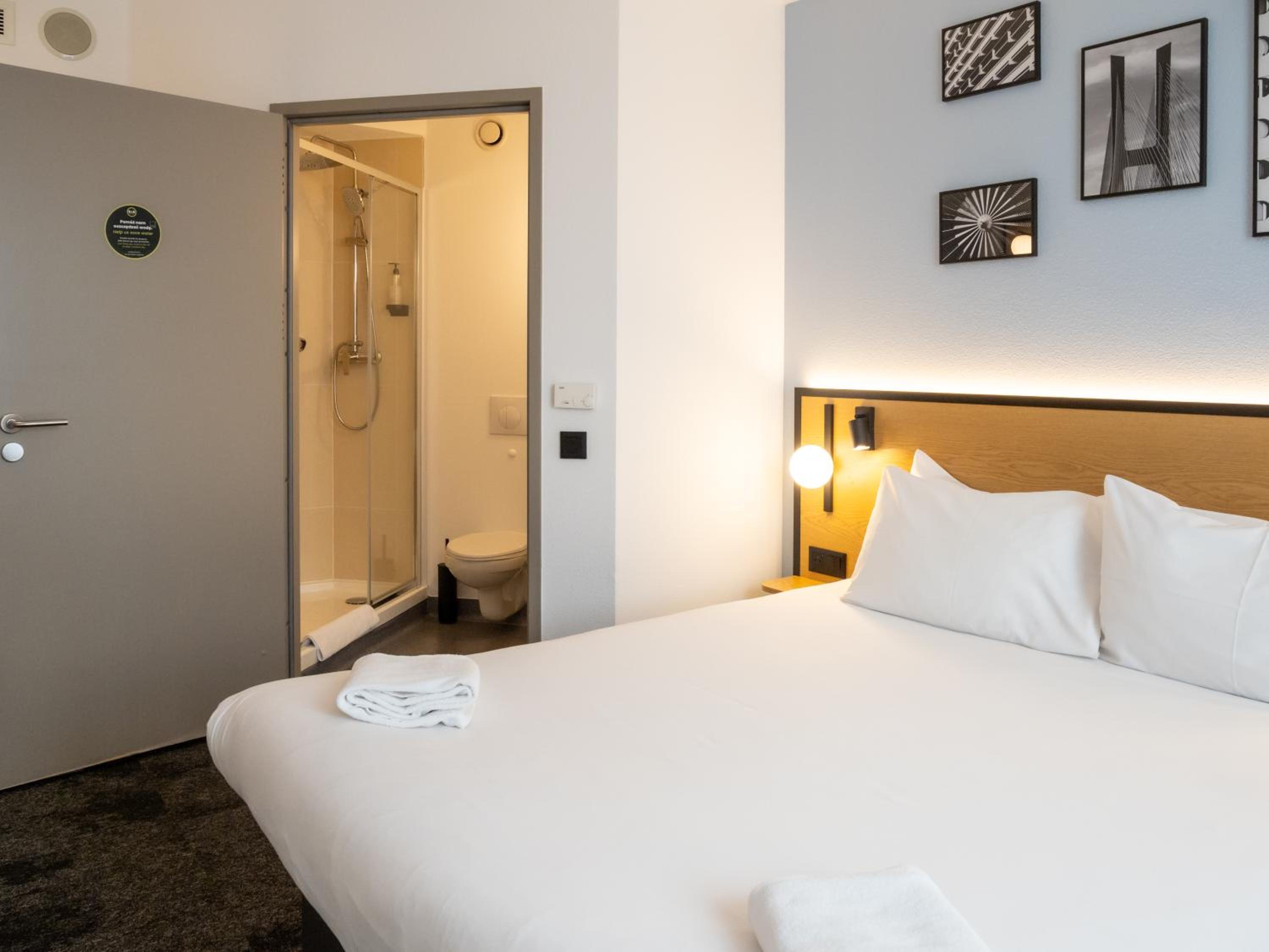Premium Double Room - Photo 17