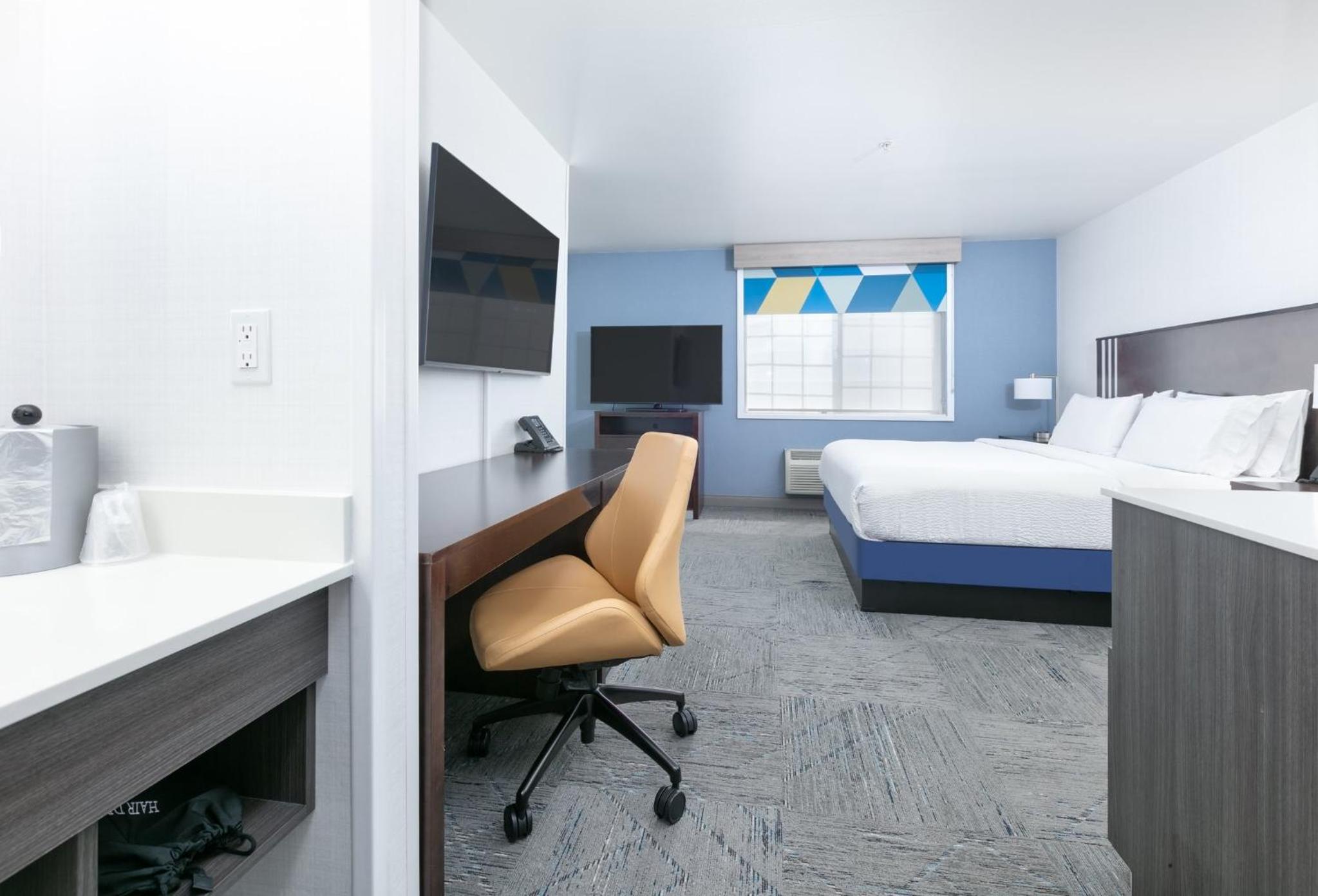 King Suite - Photo 2