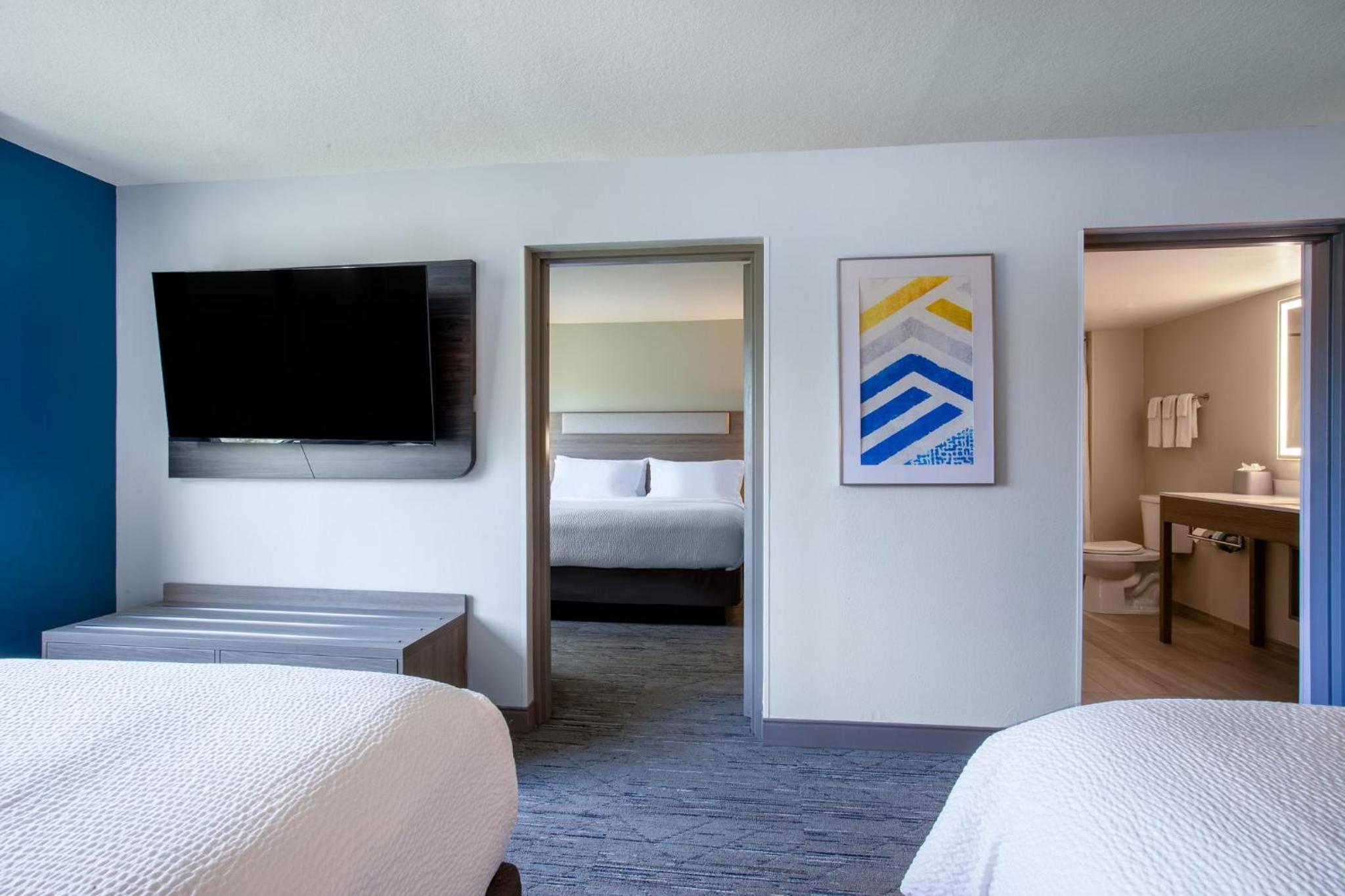 Two-Bedroom Suite with Sofa Bed - Photo 4