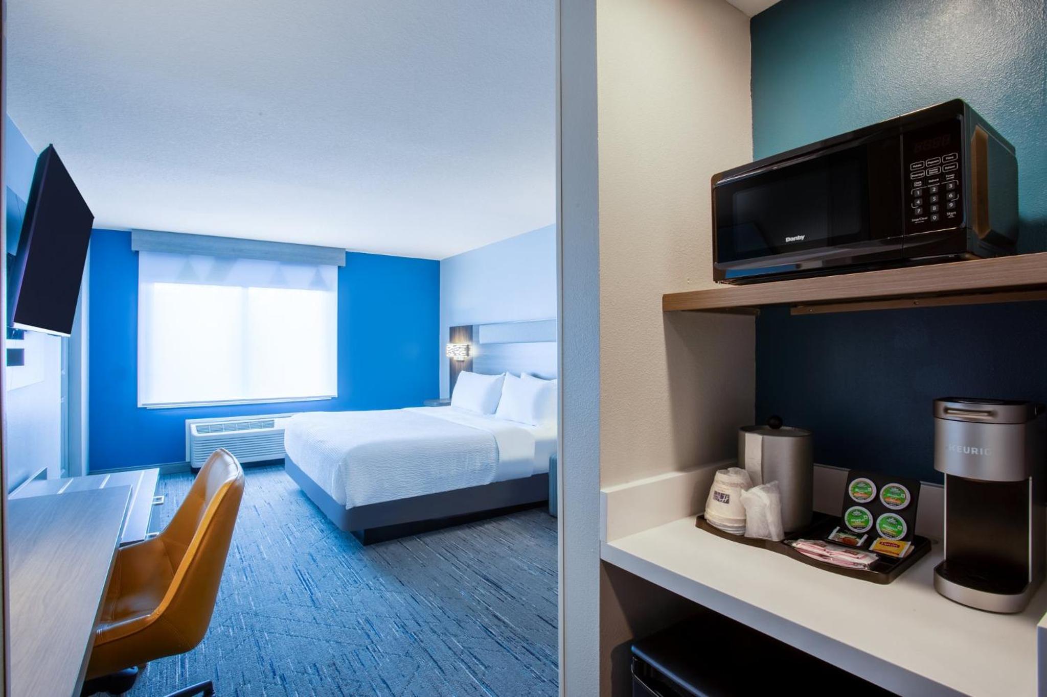 King Room - Mobility Access/Hearing Accessible - Photo 4