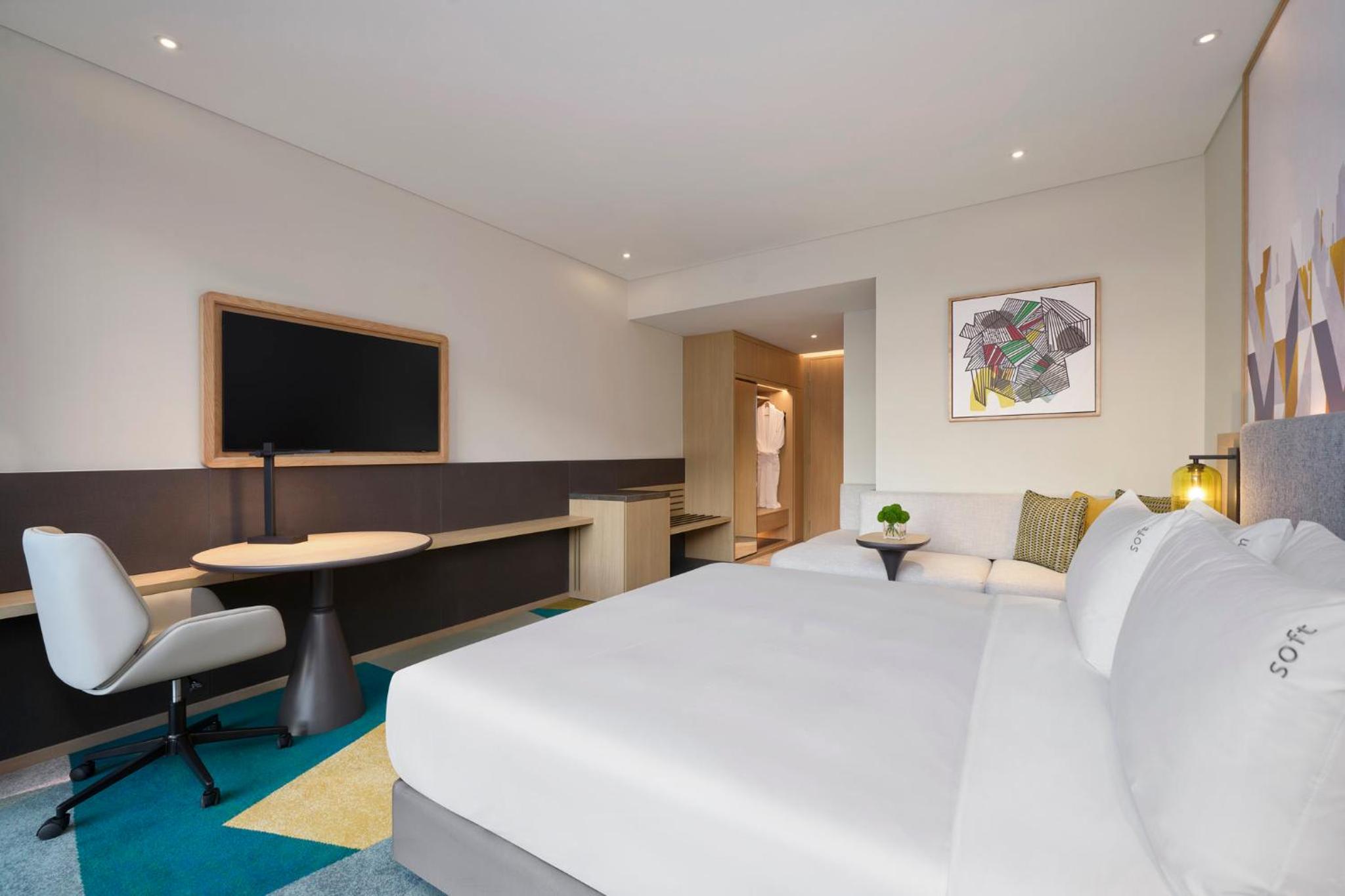 Premium King Room - Photo 3