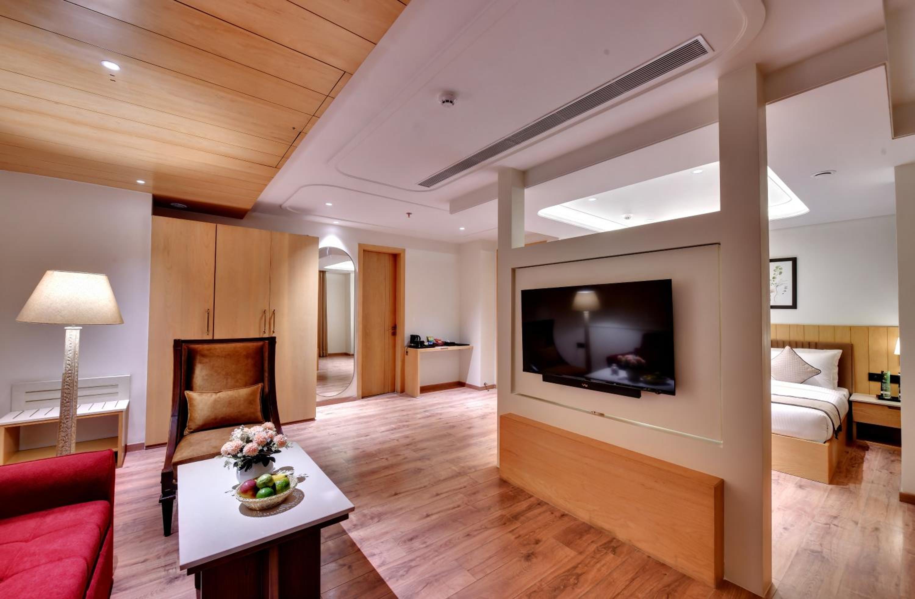 Suite - Photo 5