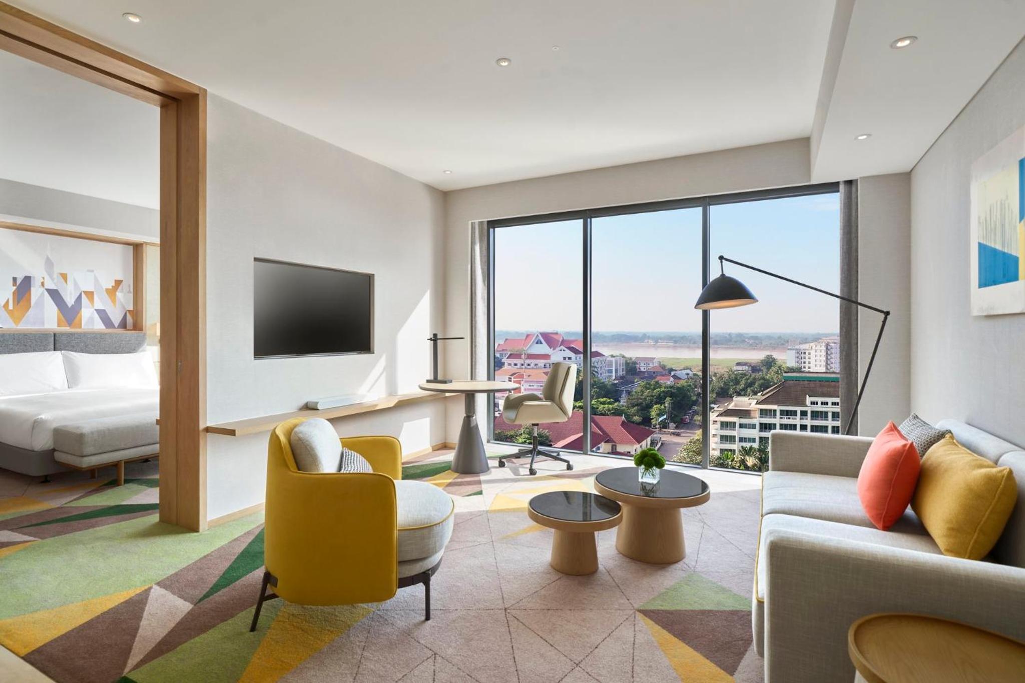 One-Bedroom Suite with Mekong View/Kitchenette/Washer/Dryer - Photo 3