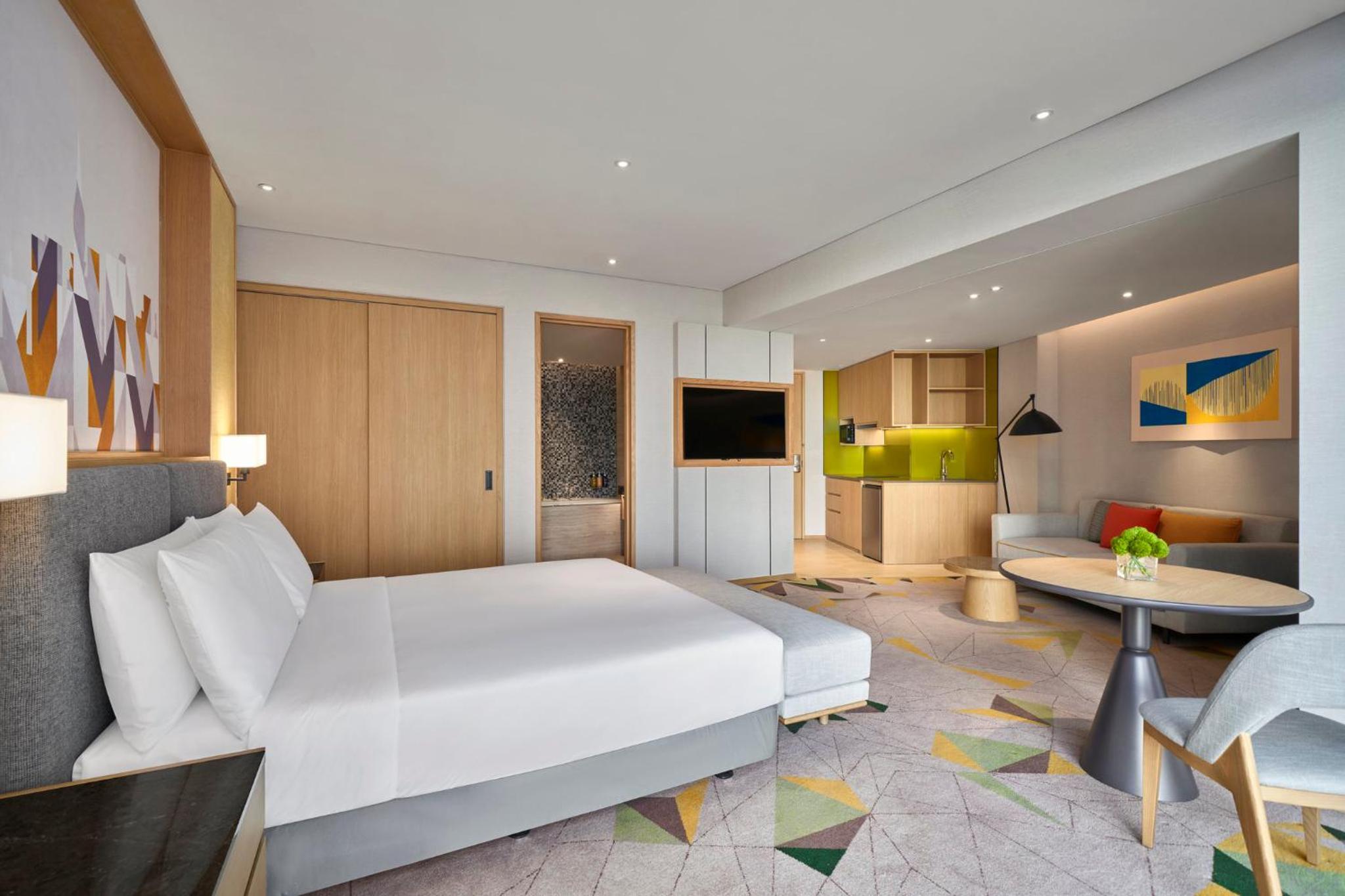 King Suite with Kitchenette - Photo 3
