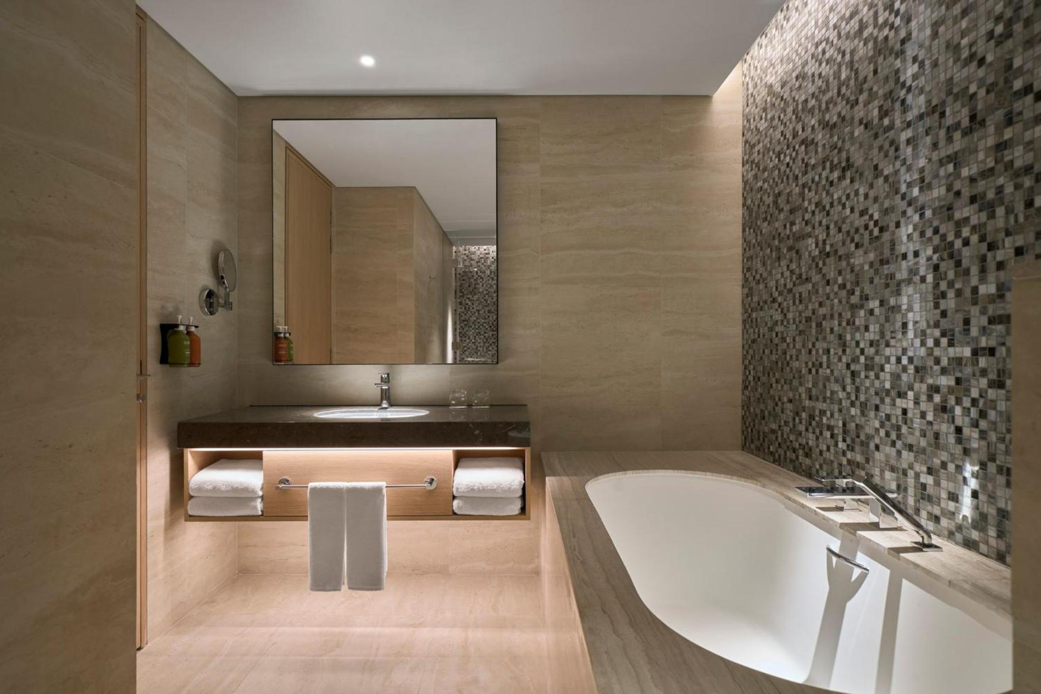 One-Bedroom Suite with Kitchenette  - Photo 3